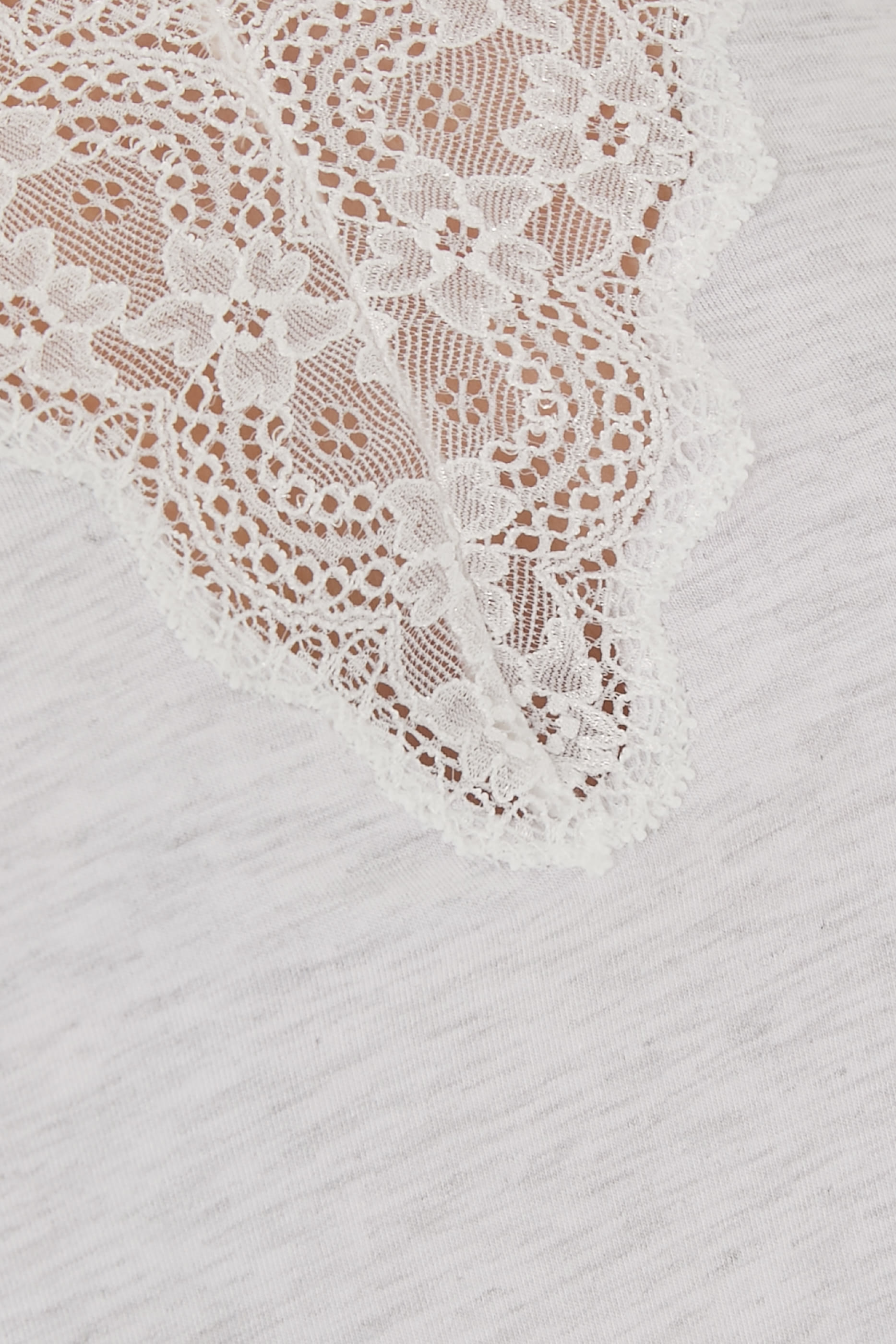 طقم بيجاما جيرسيه بياقة عميقة على شكل حرف V دانتيل