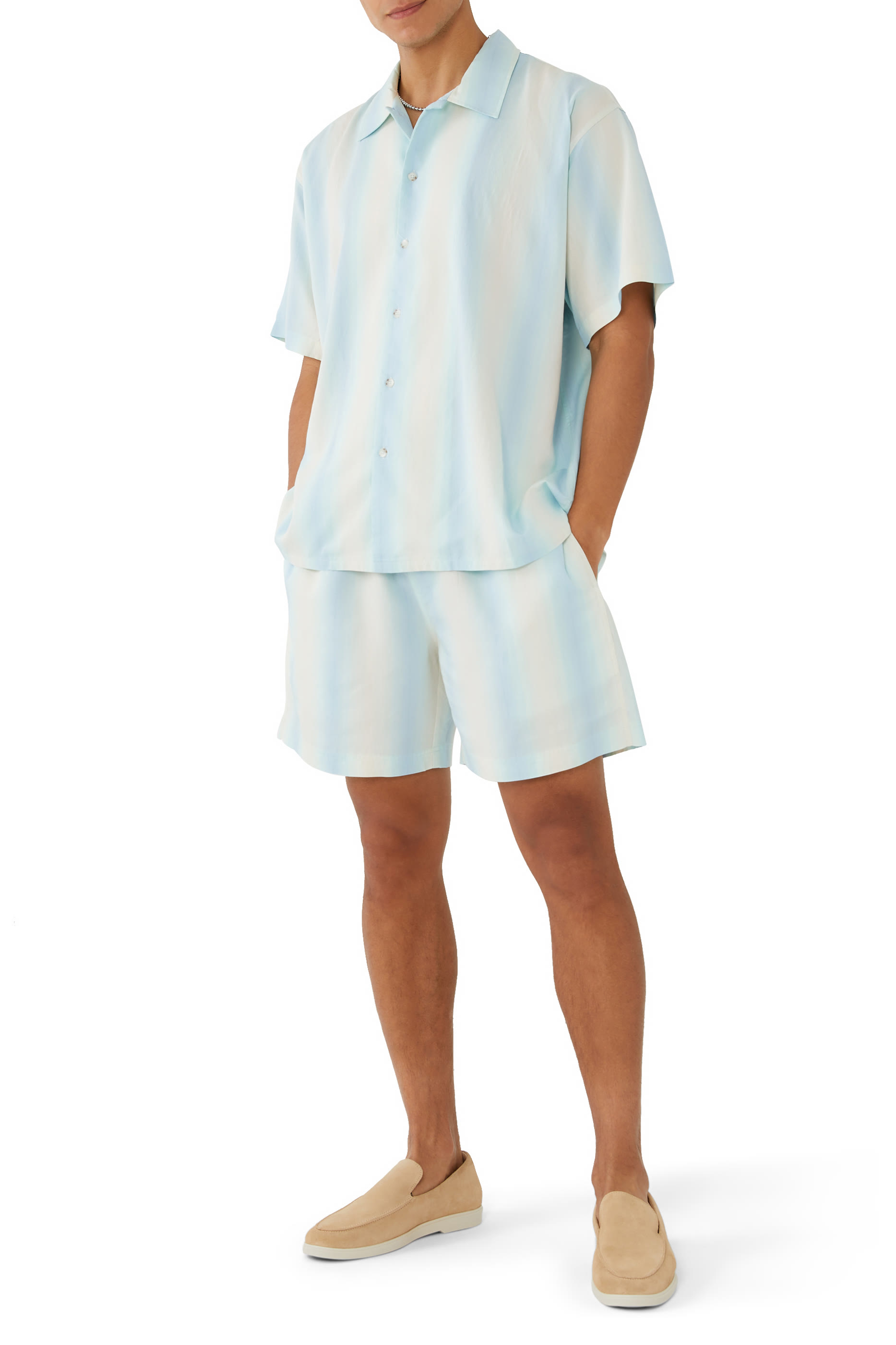 قميص مخطط بقصة واسعة