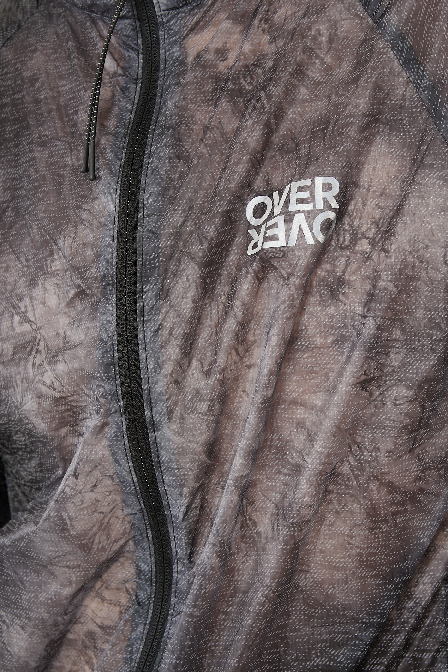 جاكيت رياضي مقاوم للأمطار