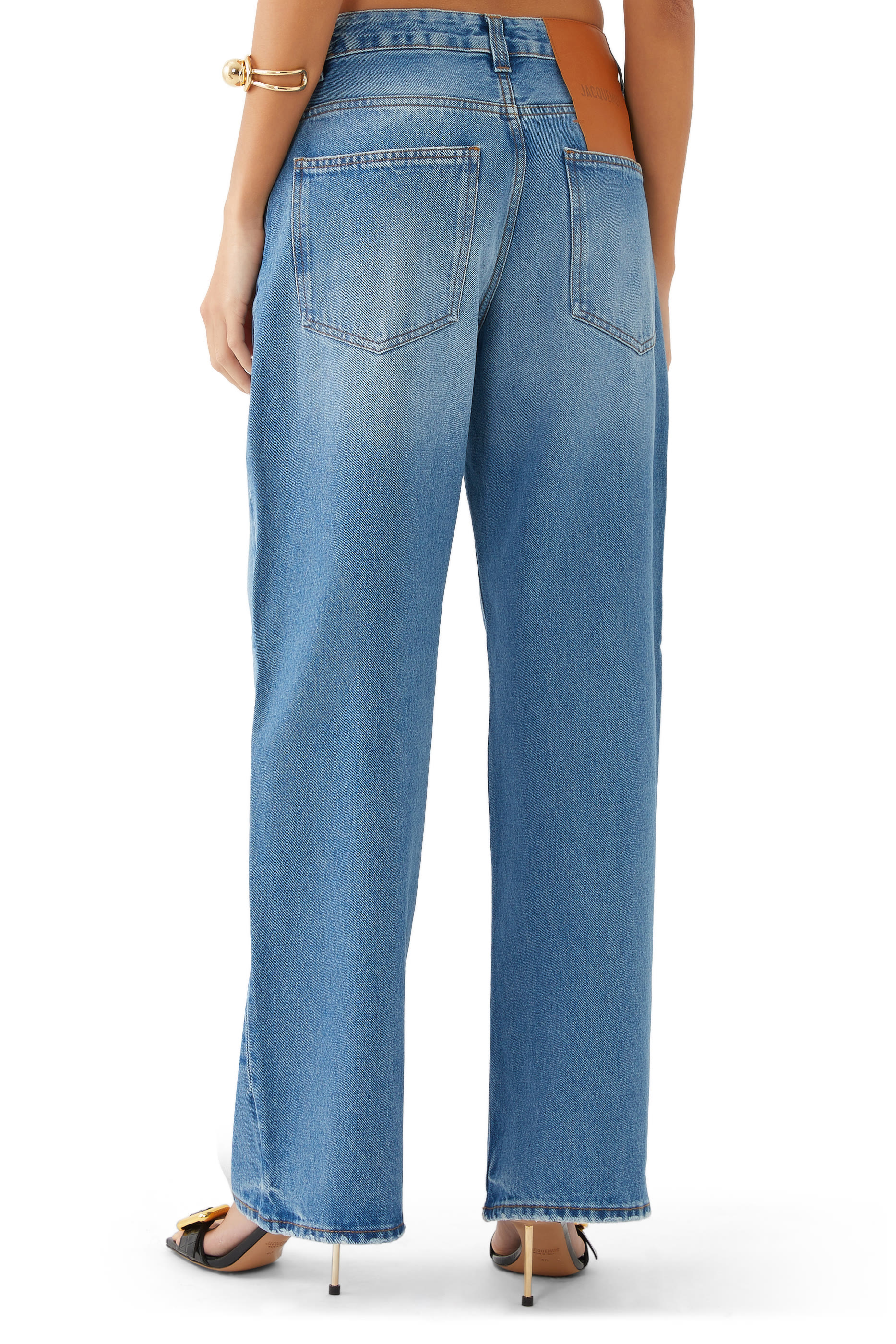 بنطال بقصة ساق واسعة