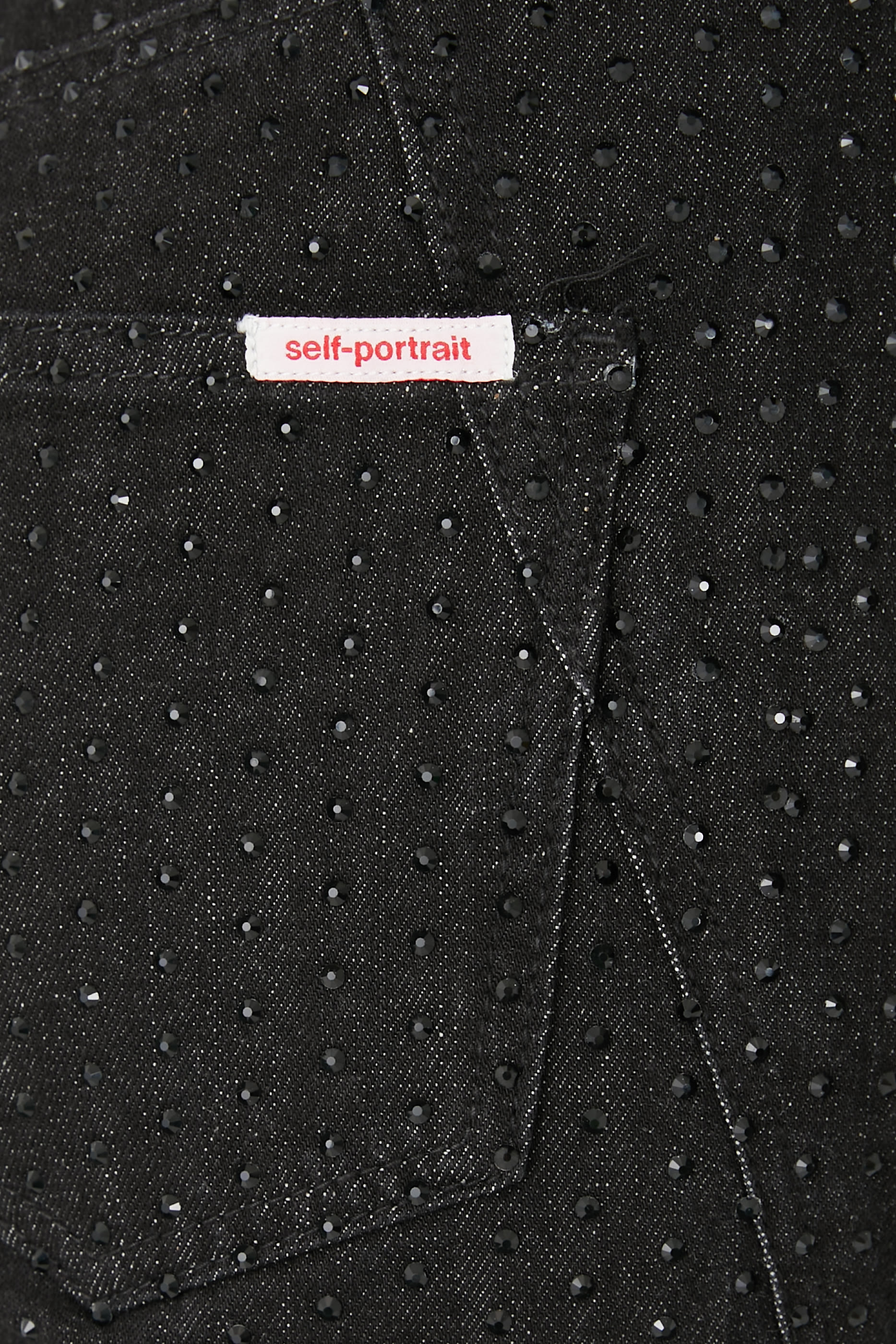 بنطال دنيم أسود مرصع بأحجار الراين