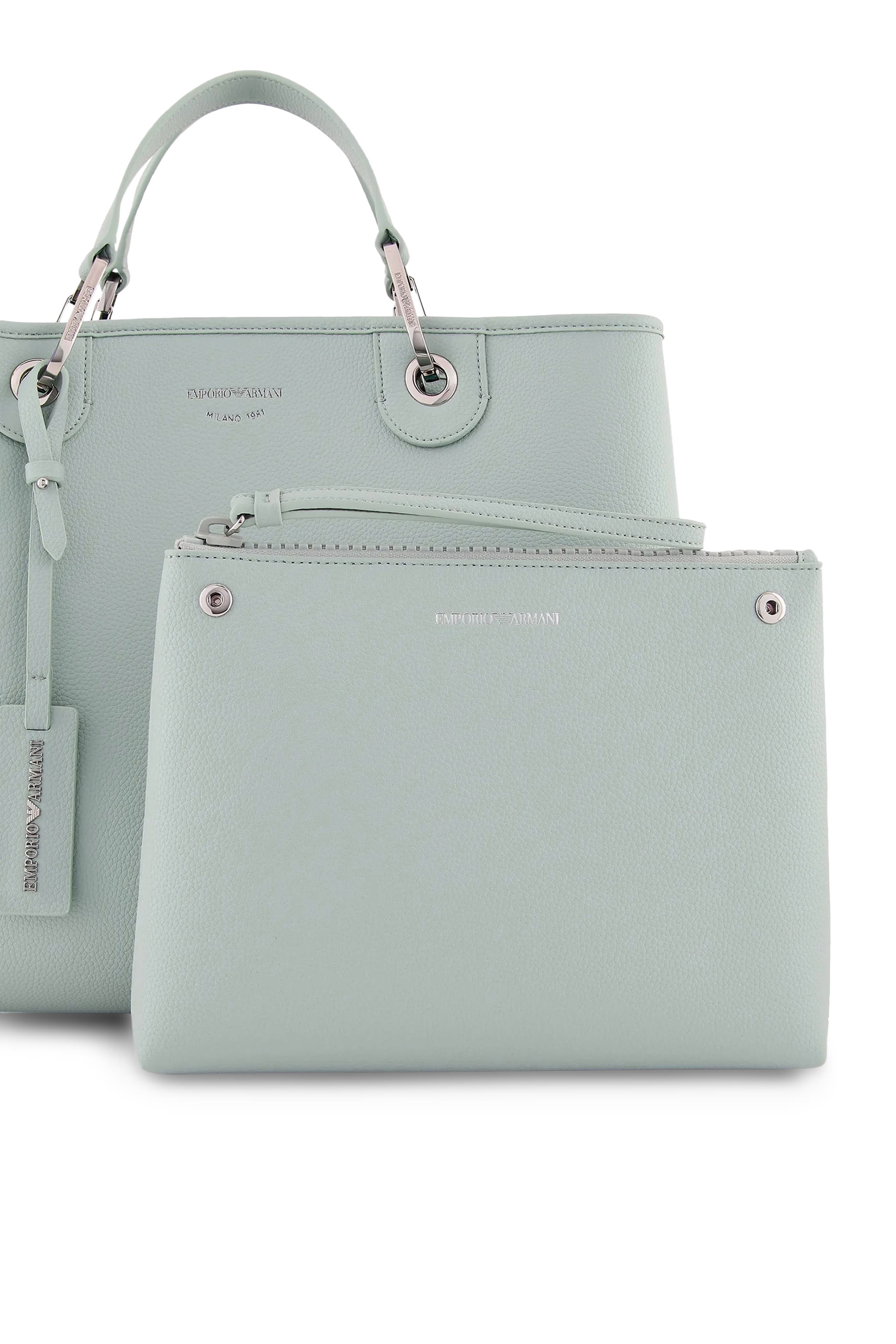 حقيبة يد بشعار الماركة