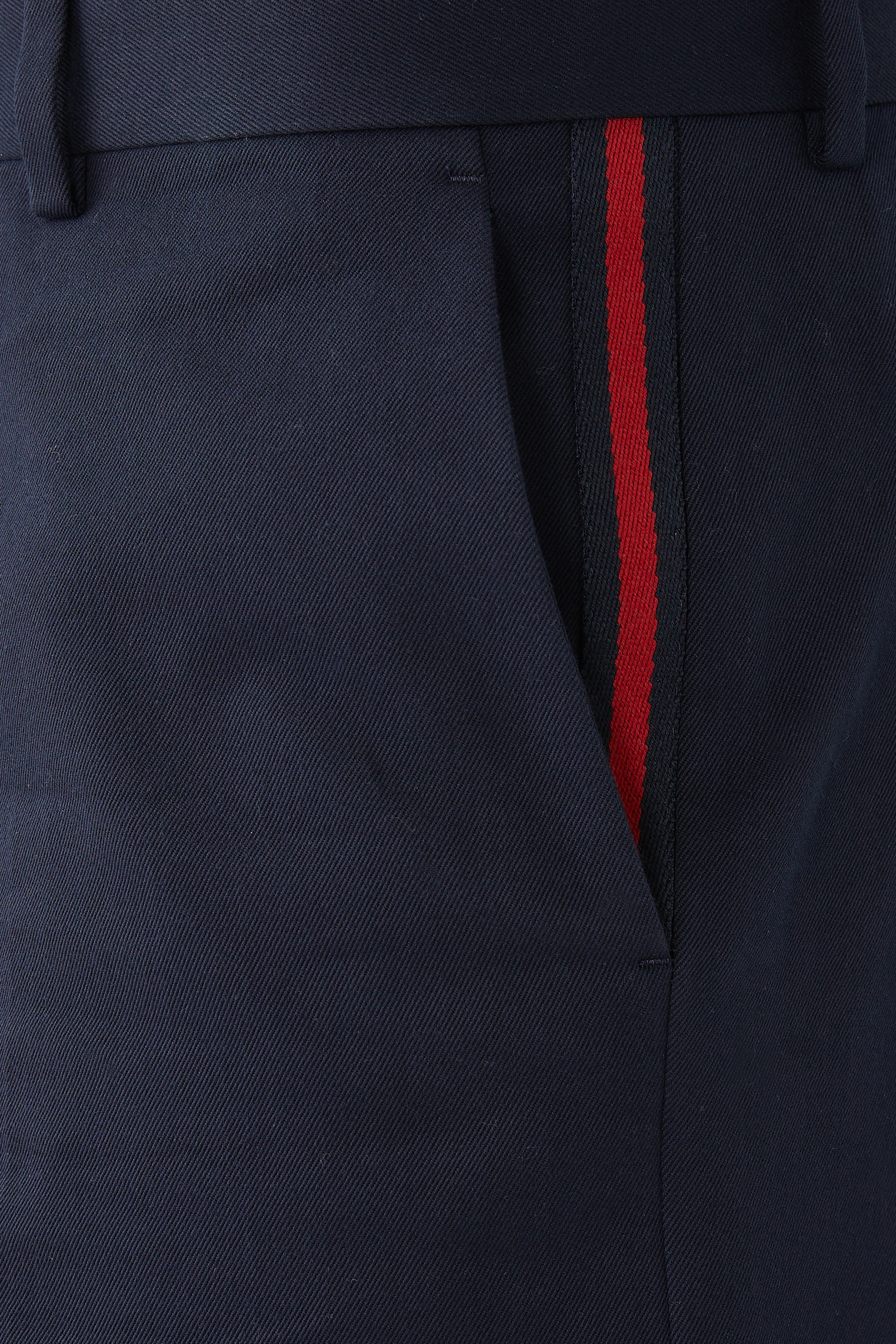 بنطال بشعار الماركة