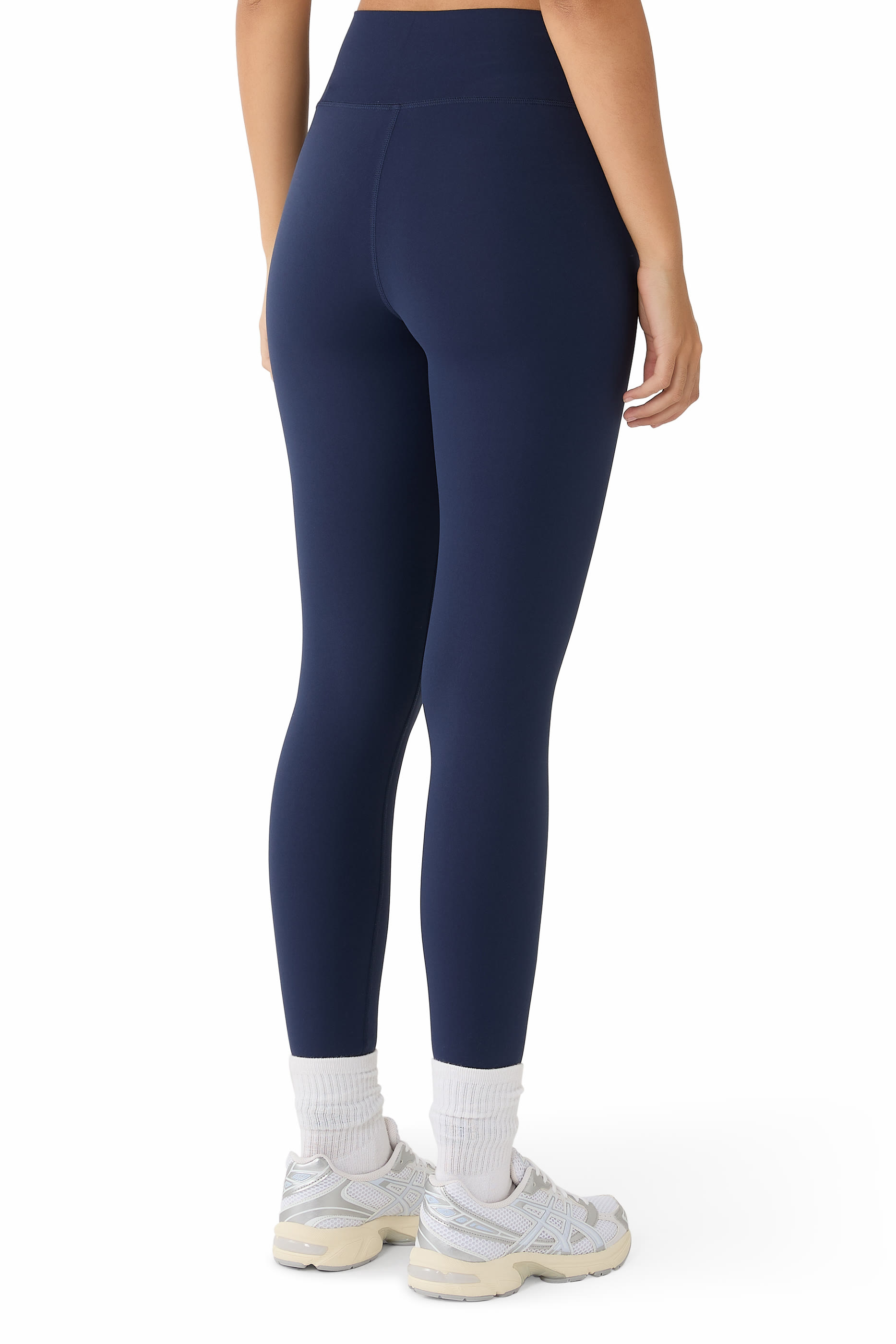 لغينغز بشعار الماركة بخط سيريف