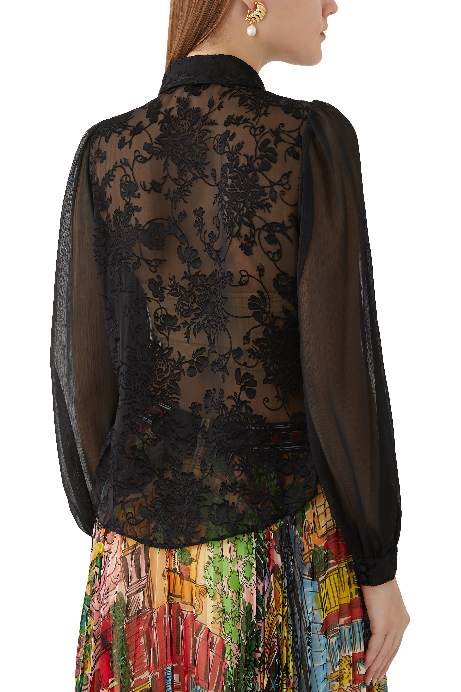 بلوزة روان مبطنة بأزرار