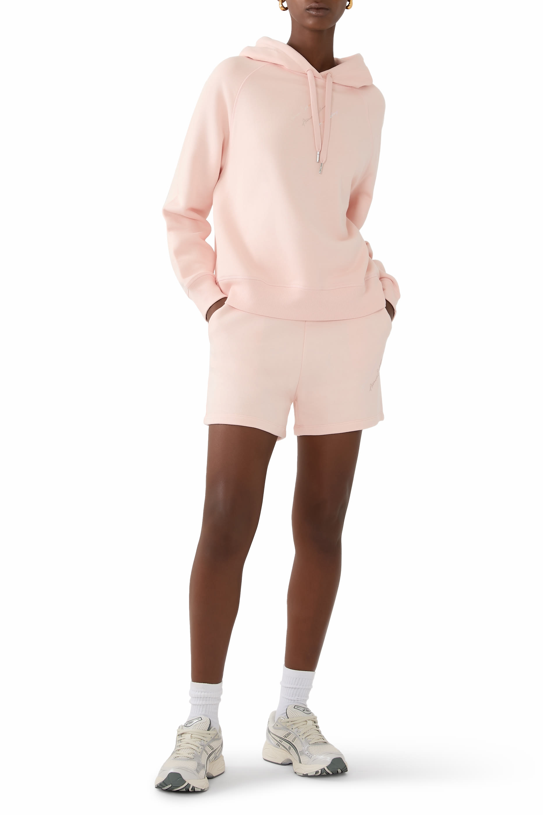 شورت بشعار الماركة