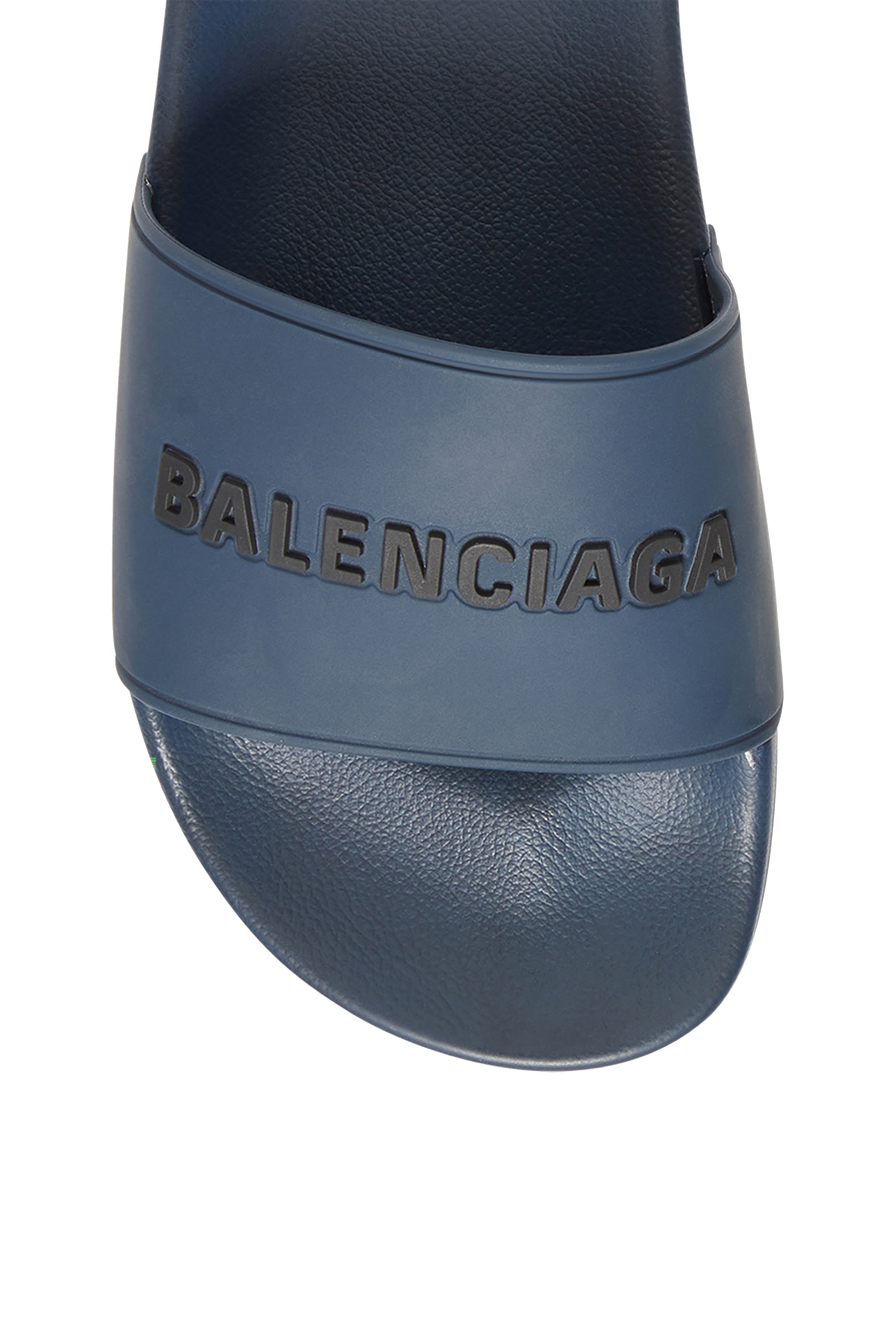 حذاء مفتوح مطاط بشعار الماركة