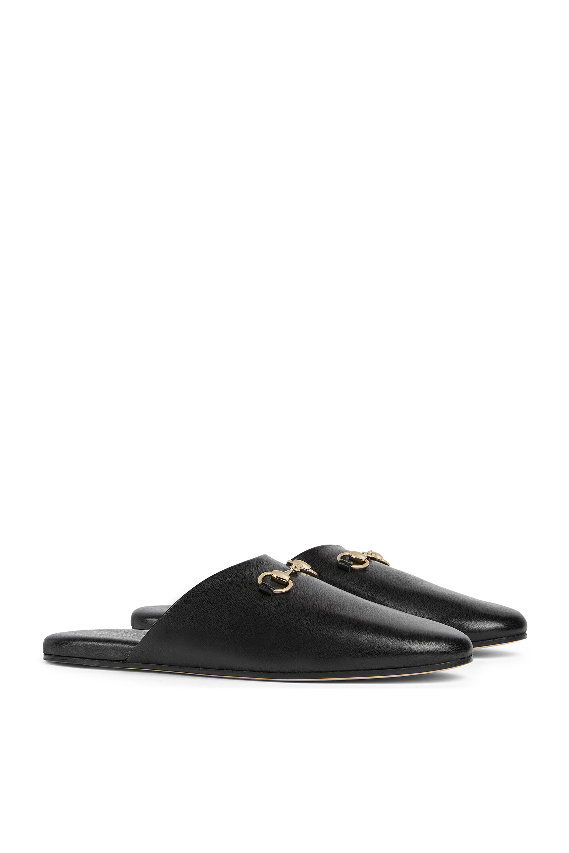 حذاء مفتوح من الخلف بحلية لجام الحصان