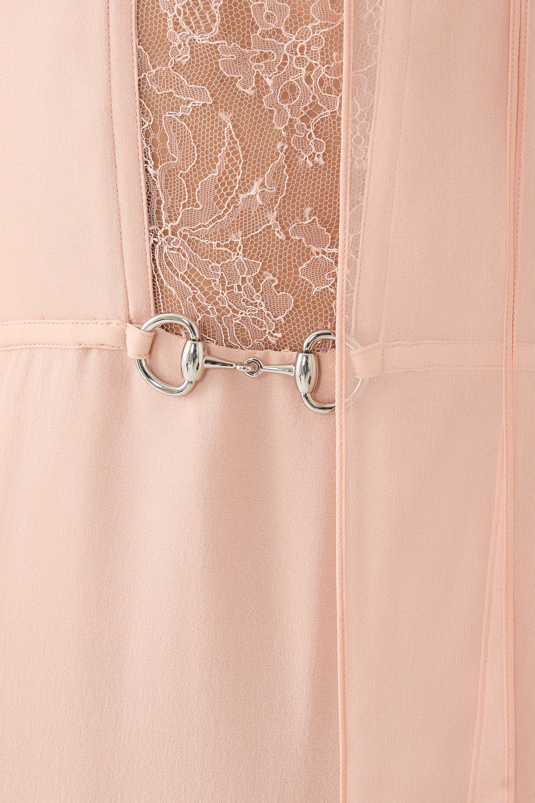 فستان متوسط الطول بأكمام طويلة