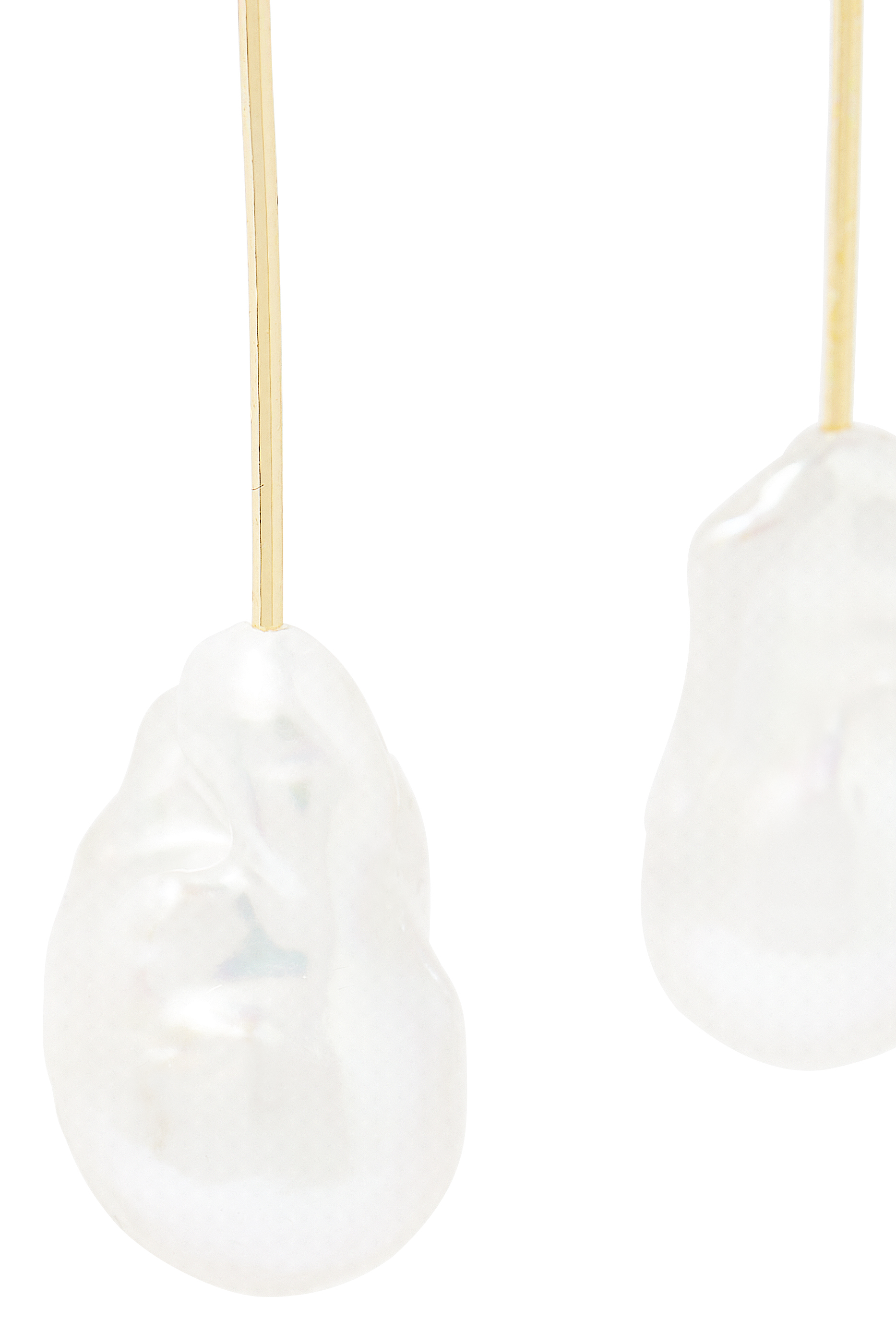 أقراط بيتونيا متدلية مرصعة باللؤلؤ طلاء ذهبي عيار 14