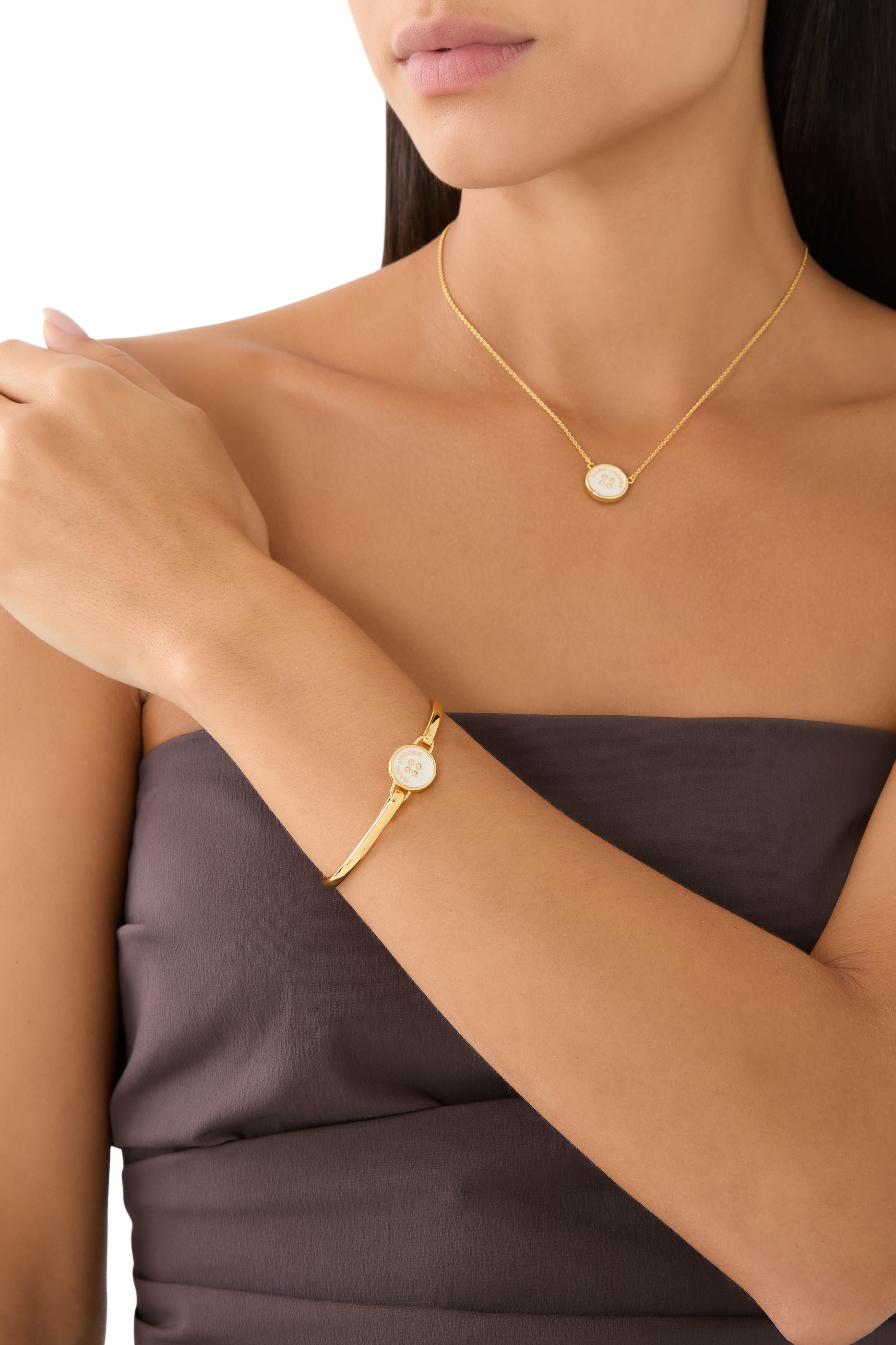 سوار بقفل مفصلي وحلية بتصميم زر مزينة بأحجار زجاجية ومينا، نحاس مطلي بالذهب