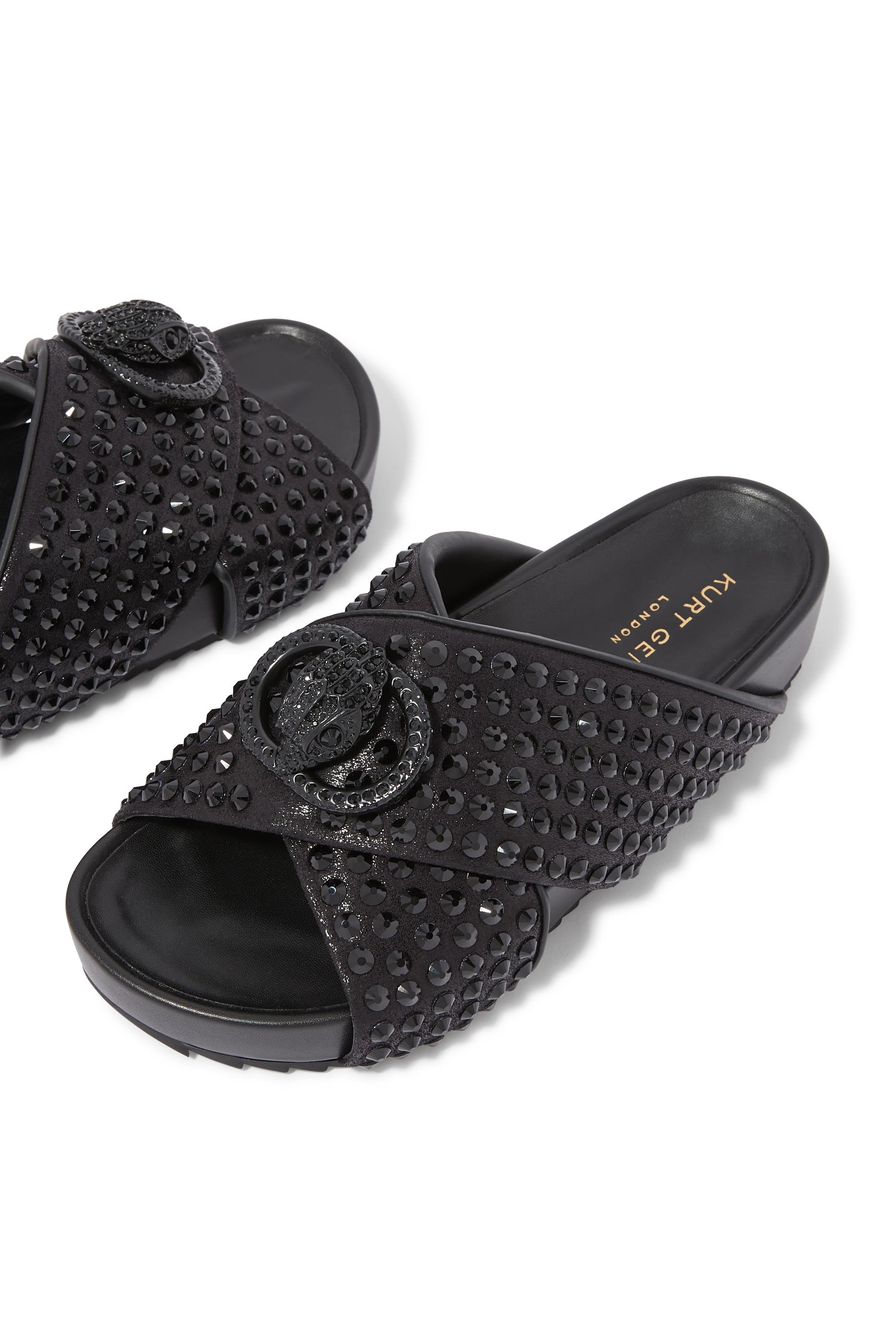 صندل  تشيلسي بسيور بتصميم متقاطع