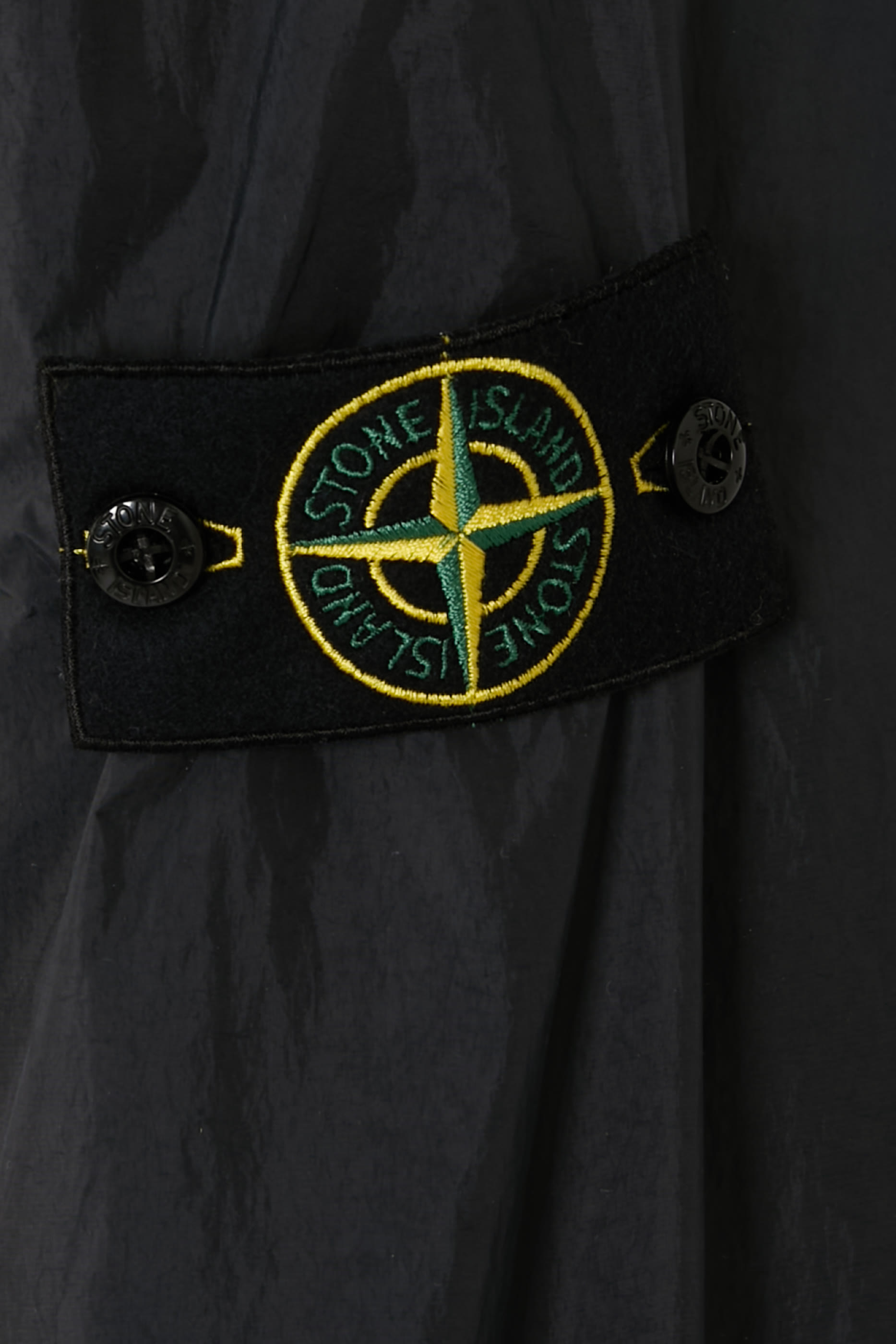 جاكيت مقاوم للرياح والمياه بياقة عالية