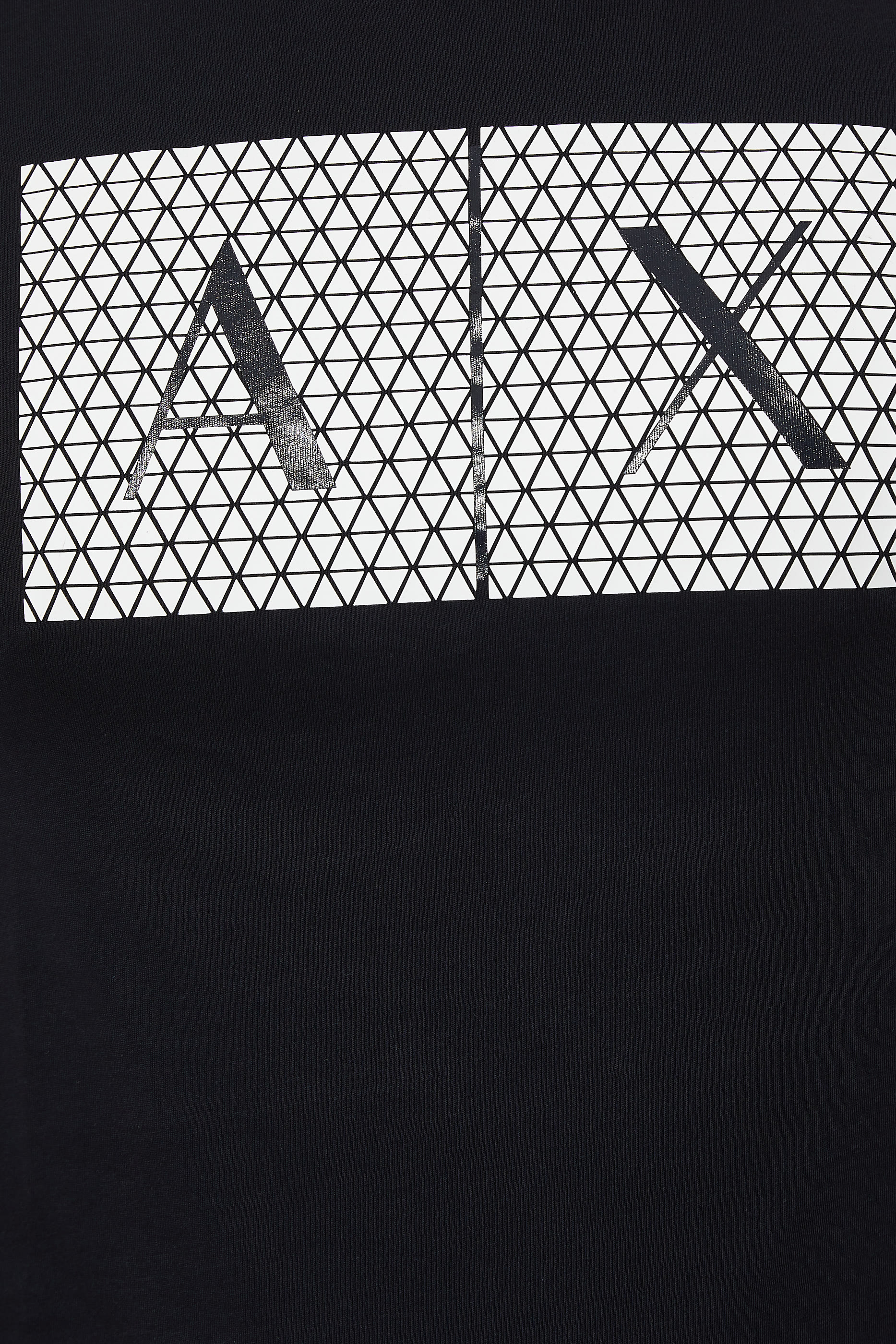 تيشيرت بطبعة شعار الماركة بنقشة مثلثات