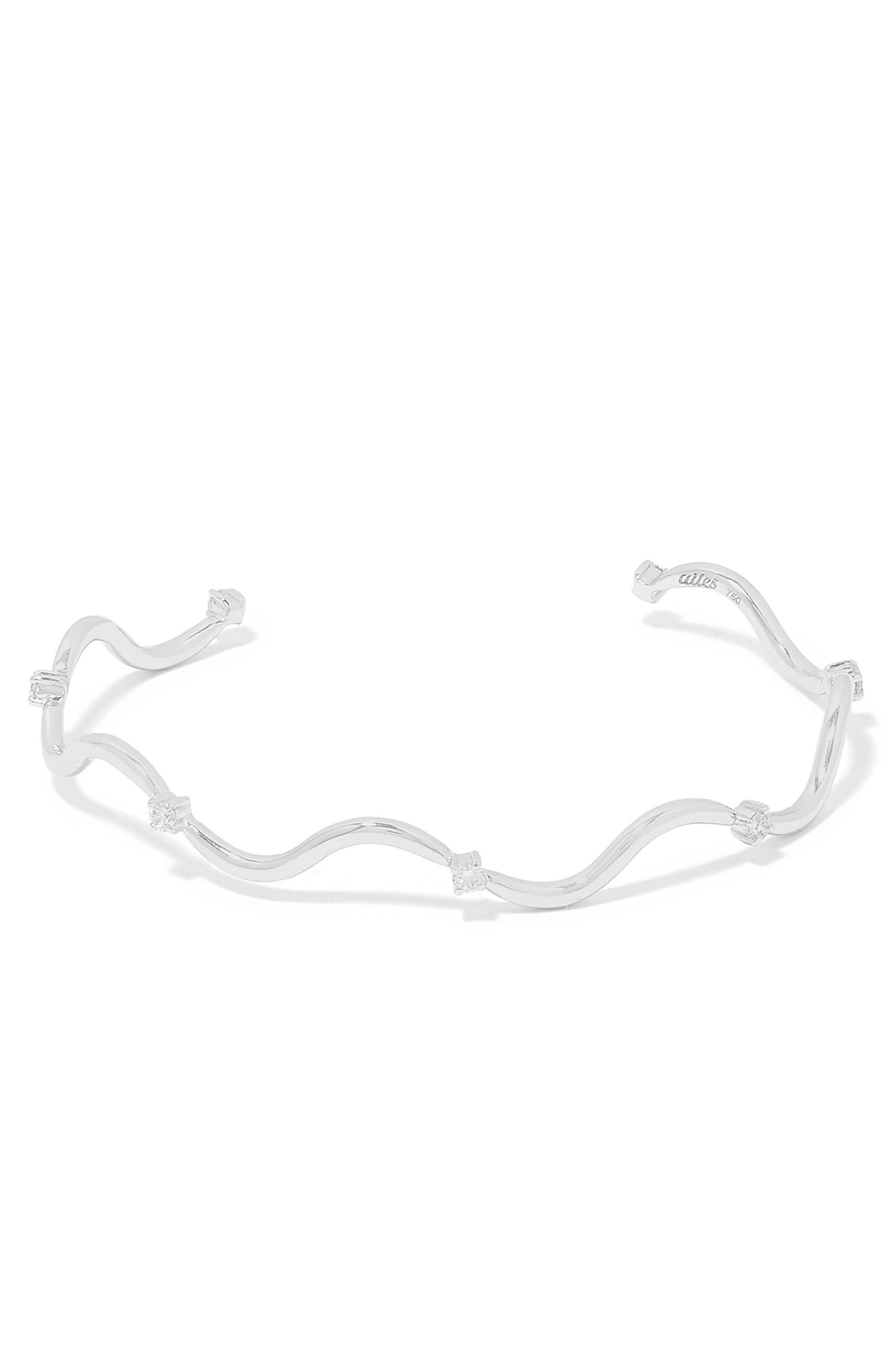 سوار مموج مرصع بالماس ذهب أبيض عيار 18