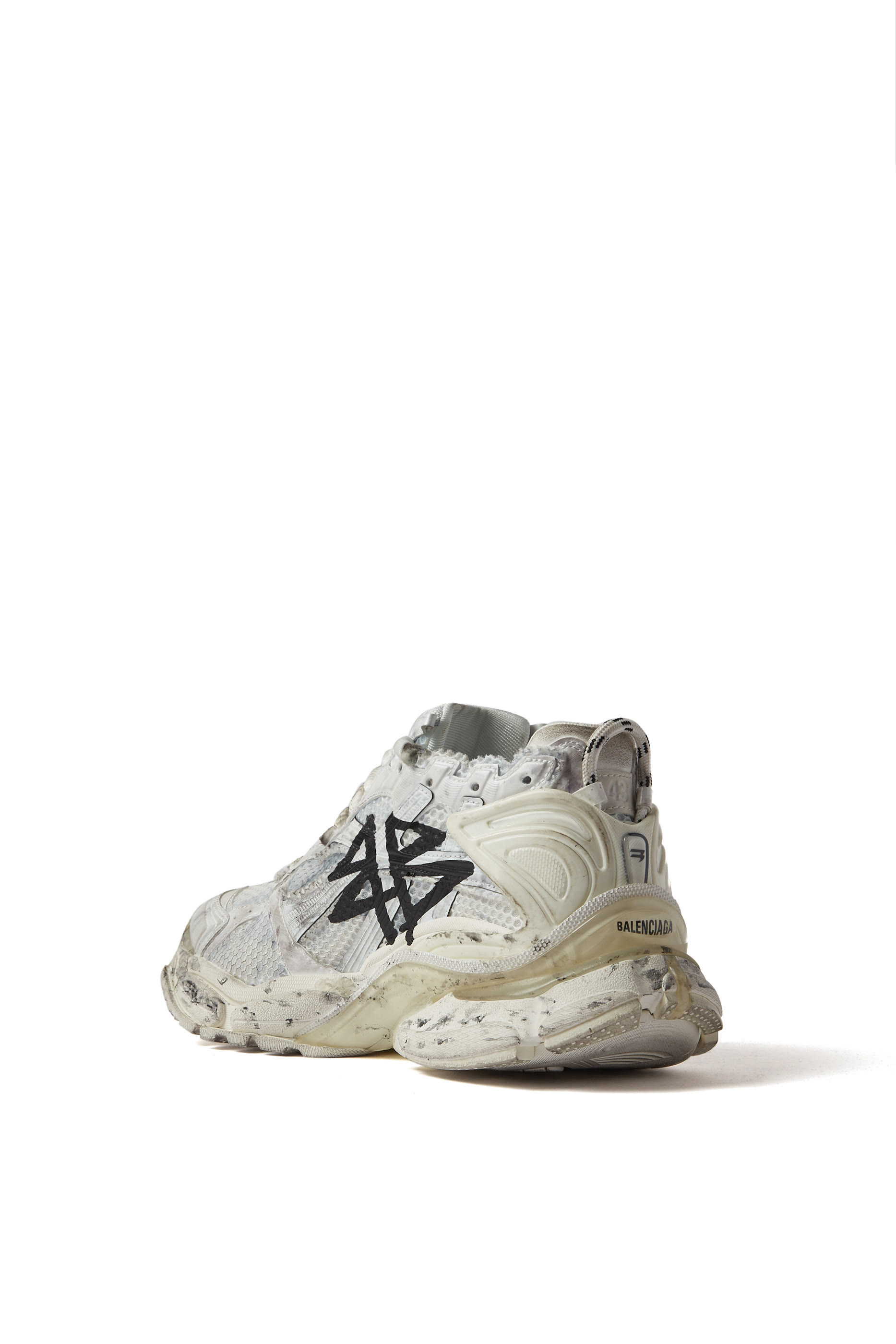 سنيكرز رانر بتصميم غرافيتي