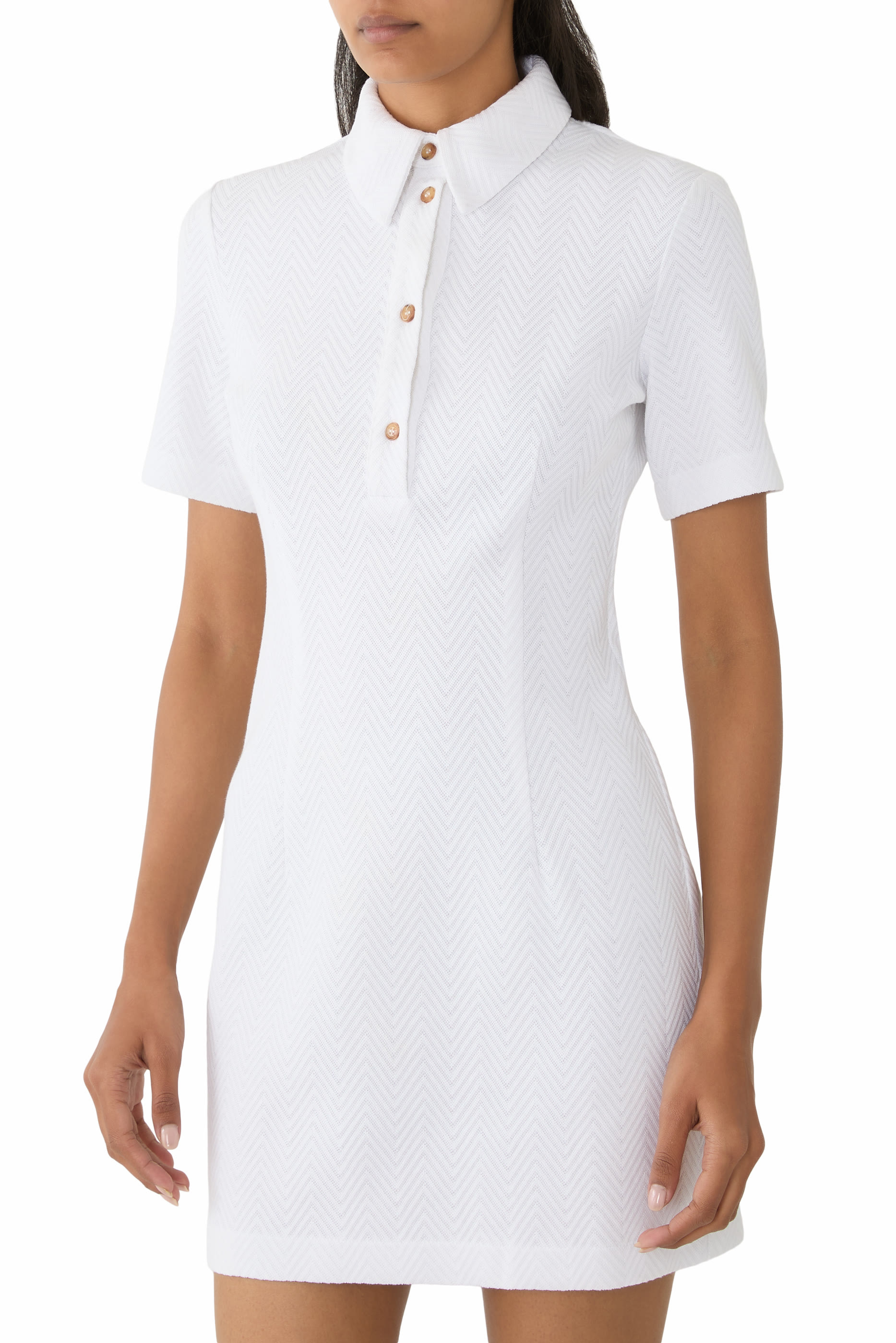 فستان قصير بنمط قميص بولو بنقشة خطوط متعرجة