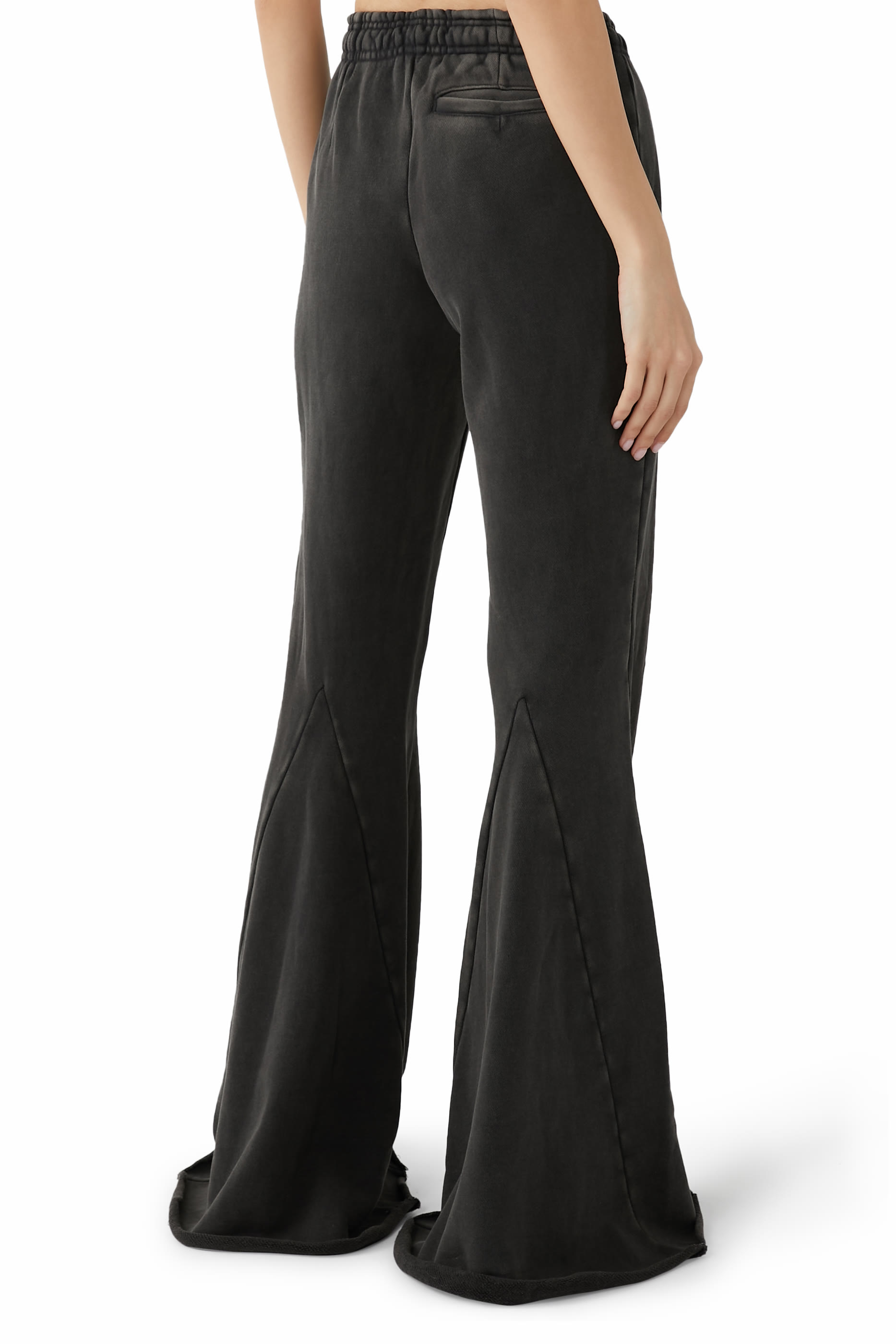 بنطال بقصة واسعة  قماش ثقيل