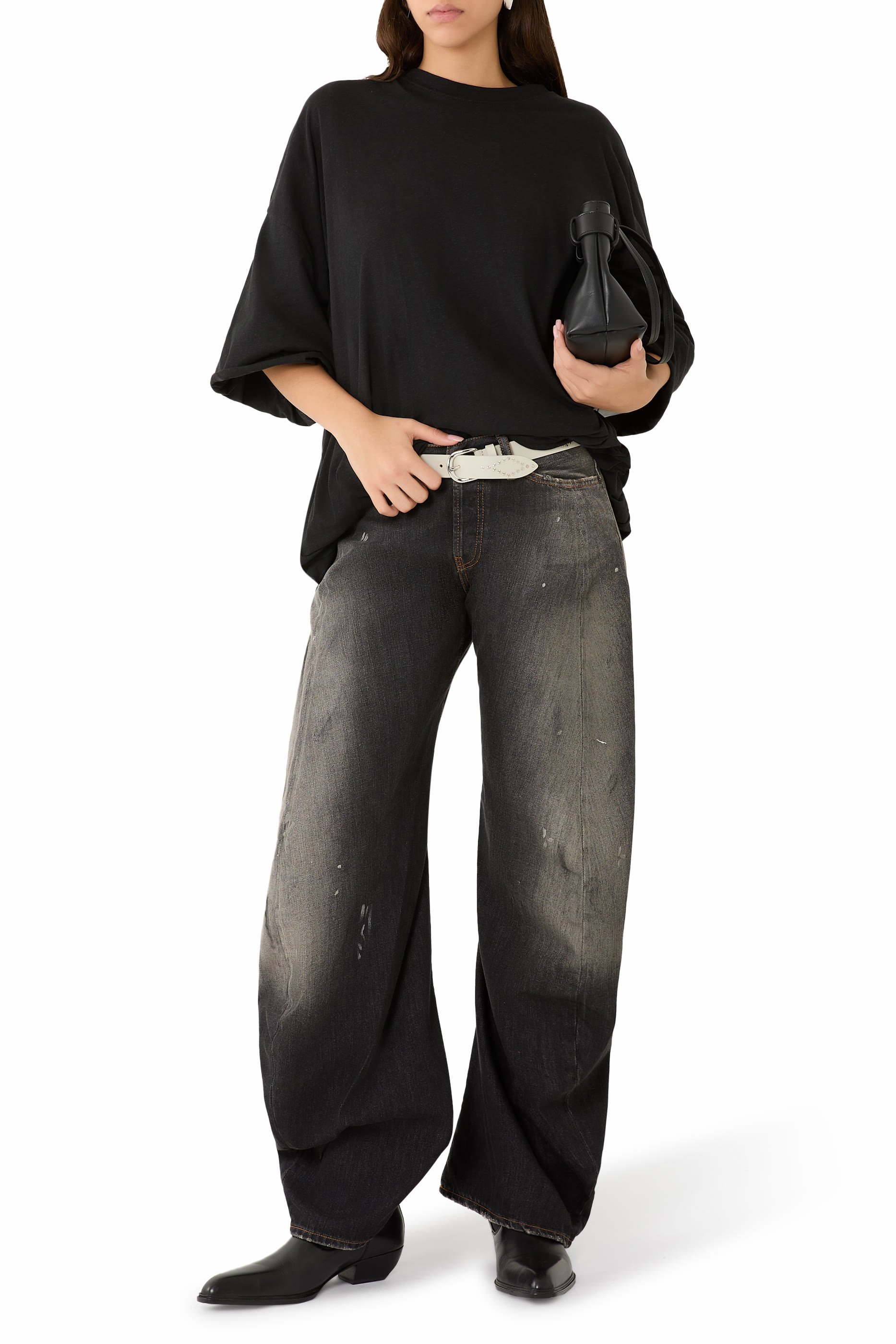 بنطال جينز بقصة واسعة