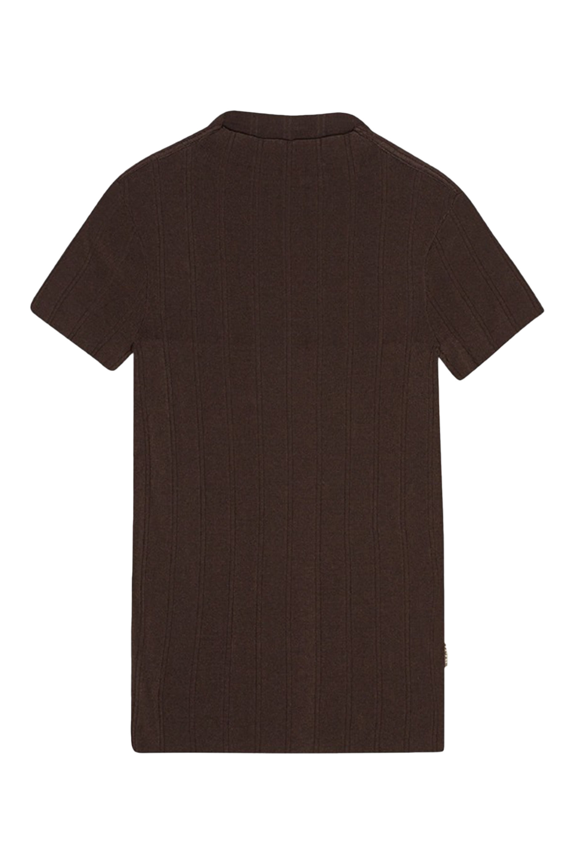 بلوزة بأكمام قصيرة