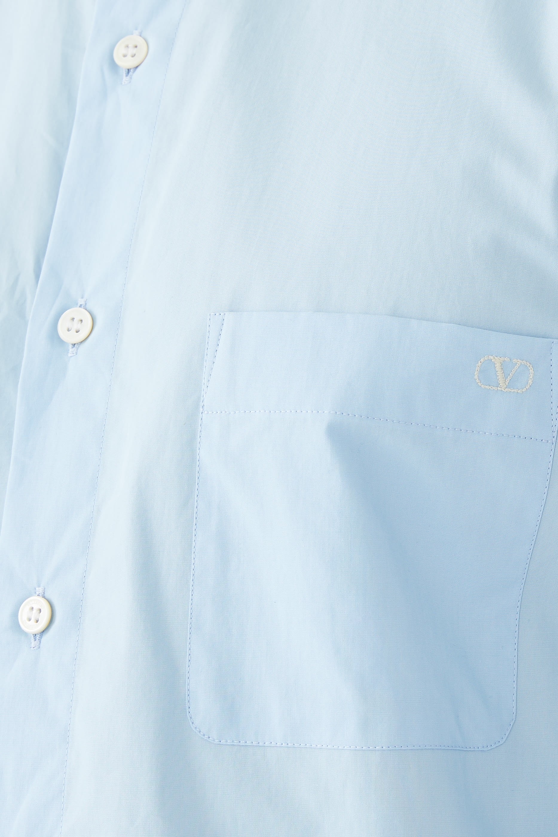 قميص بأكمام طويلة