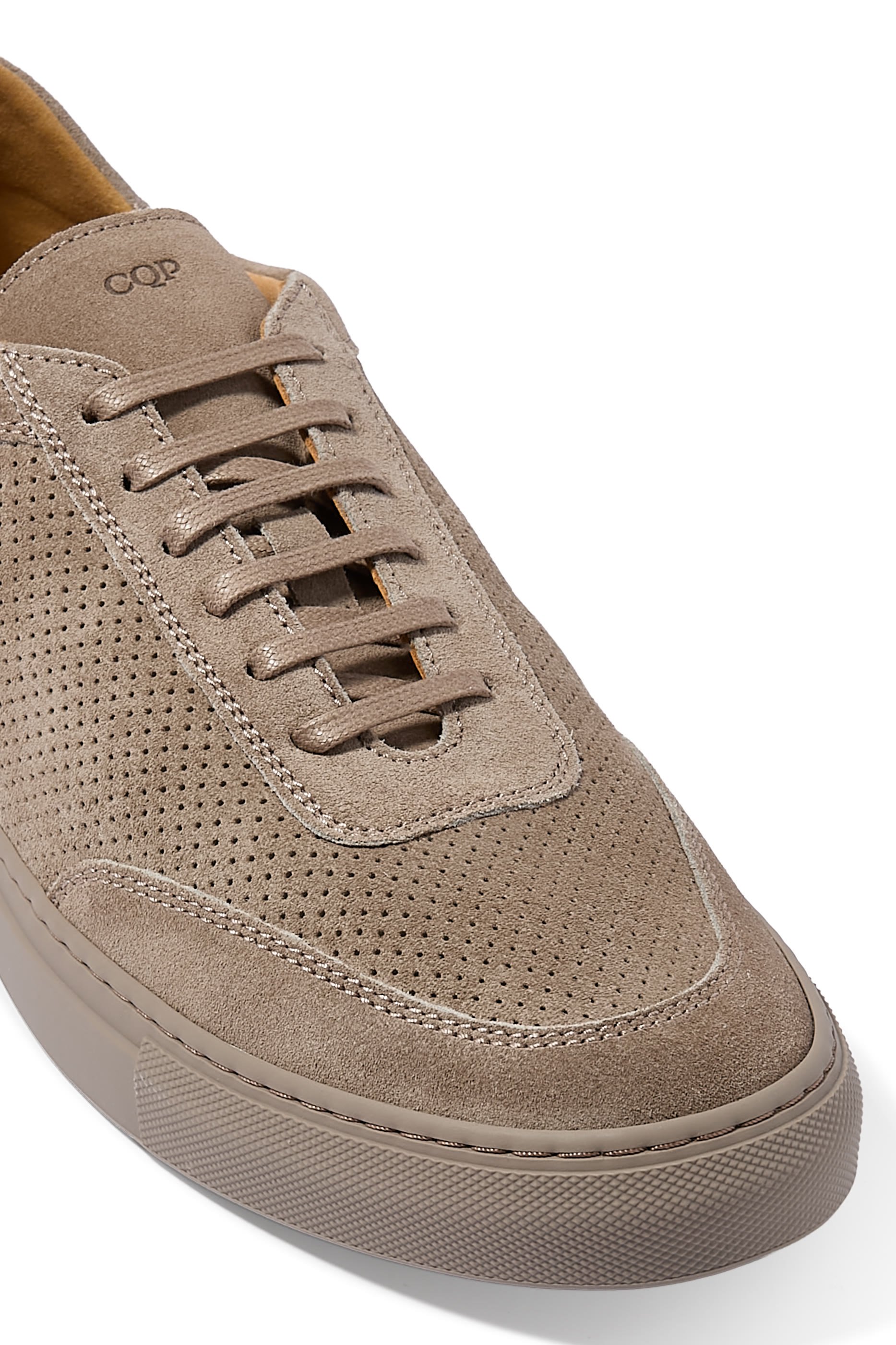 سنيكرز أتريوم