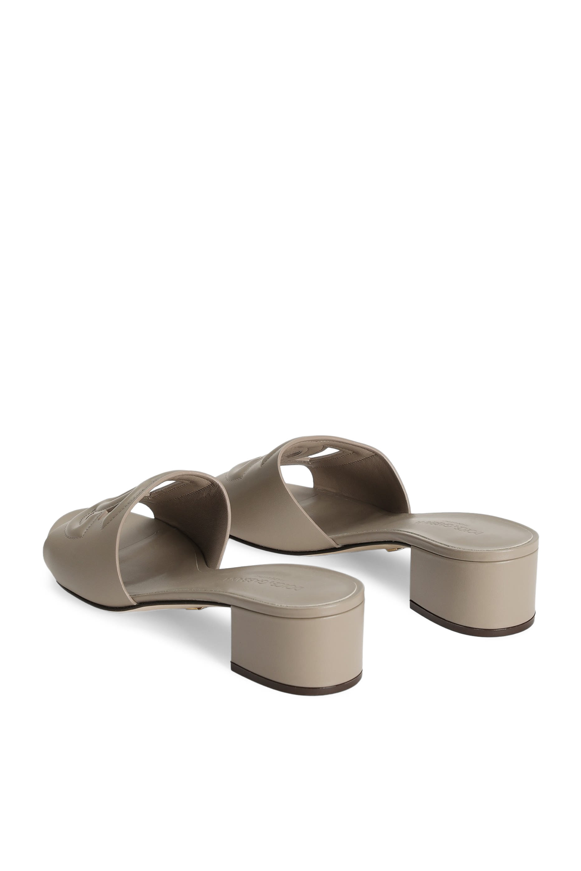 حذاء 40 مفتوح من الخلف بشعار الماركة جلد عجل