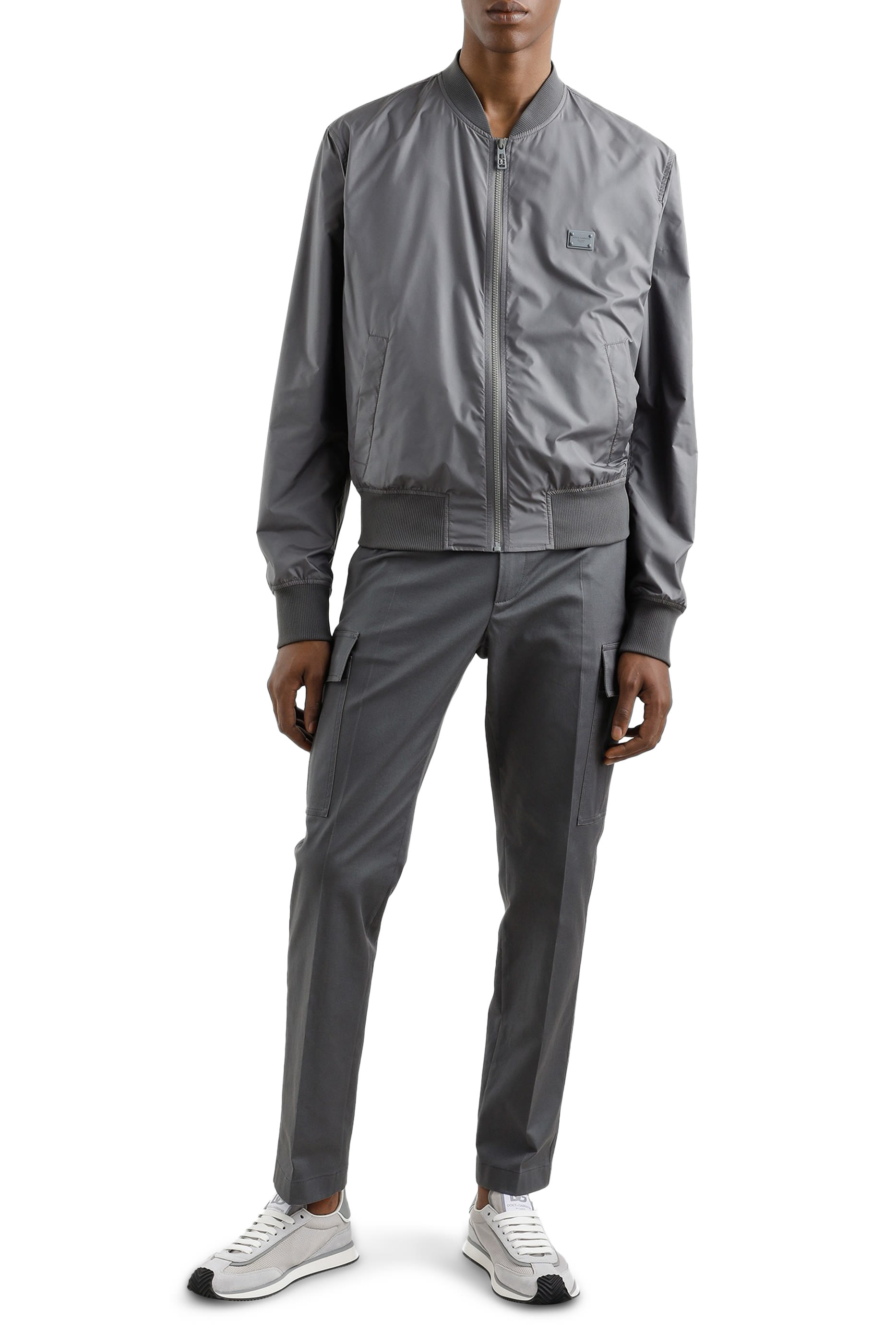 جاكيت بومبر قماش تقني برقعة بشعار الماركة