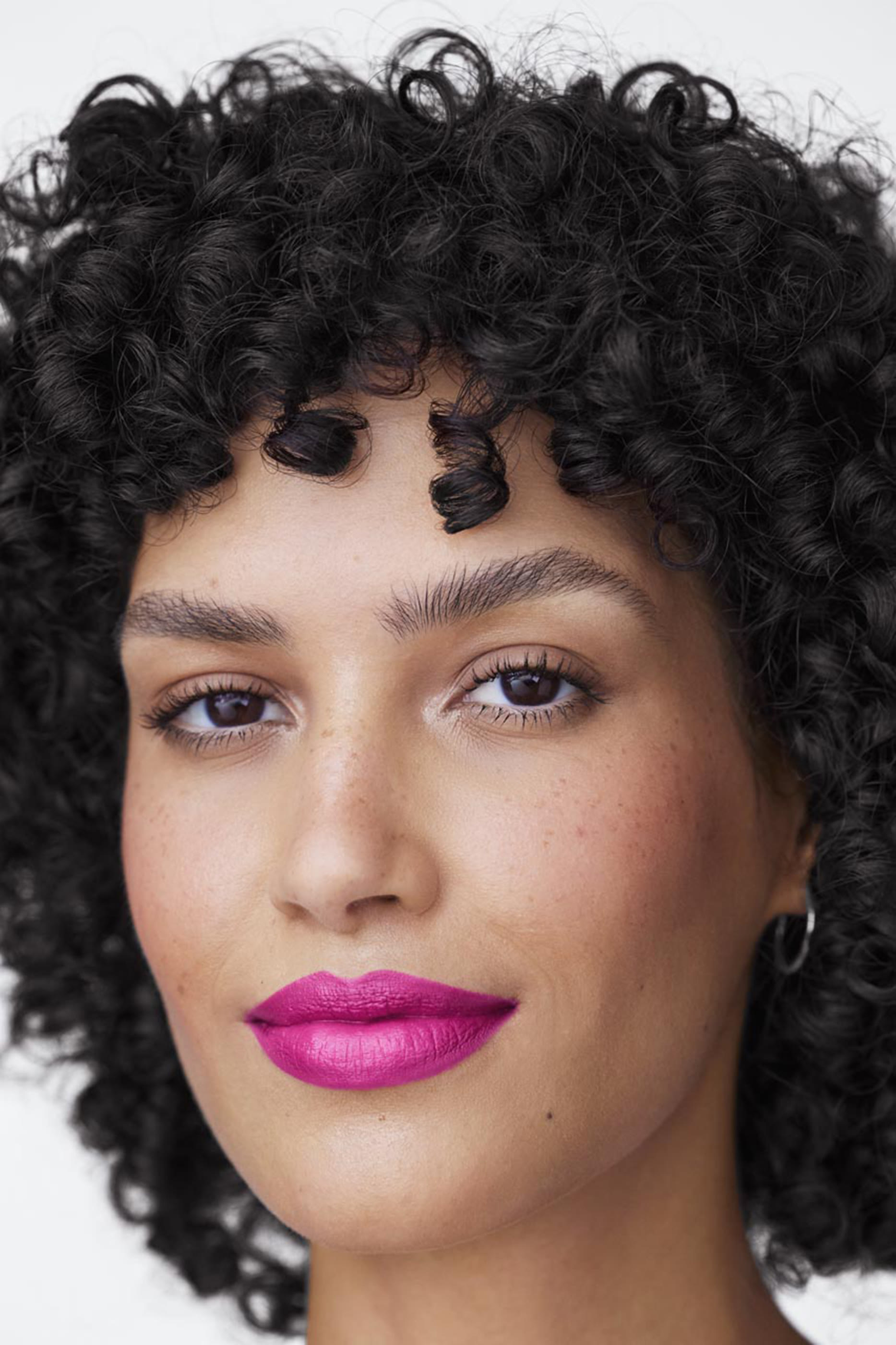 أحمر شفاه بوب يدوم طويلا