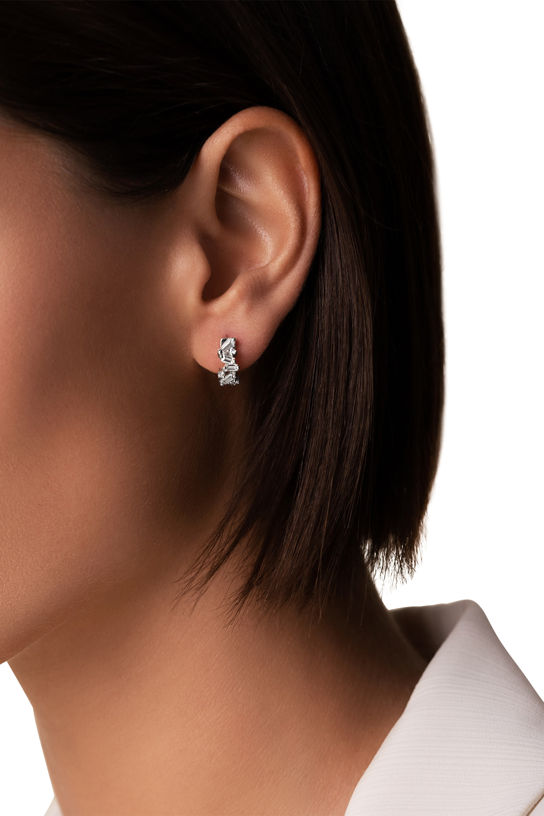 أقراط هاجي فايروركس مرصعة بالماس، ذهب أبيض عيار 18