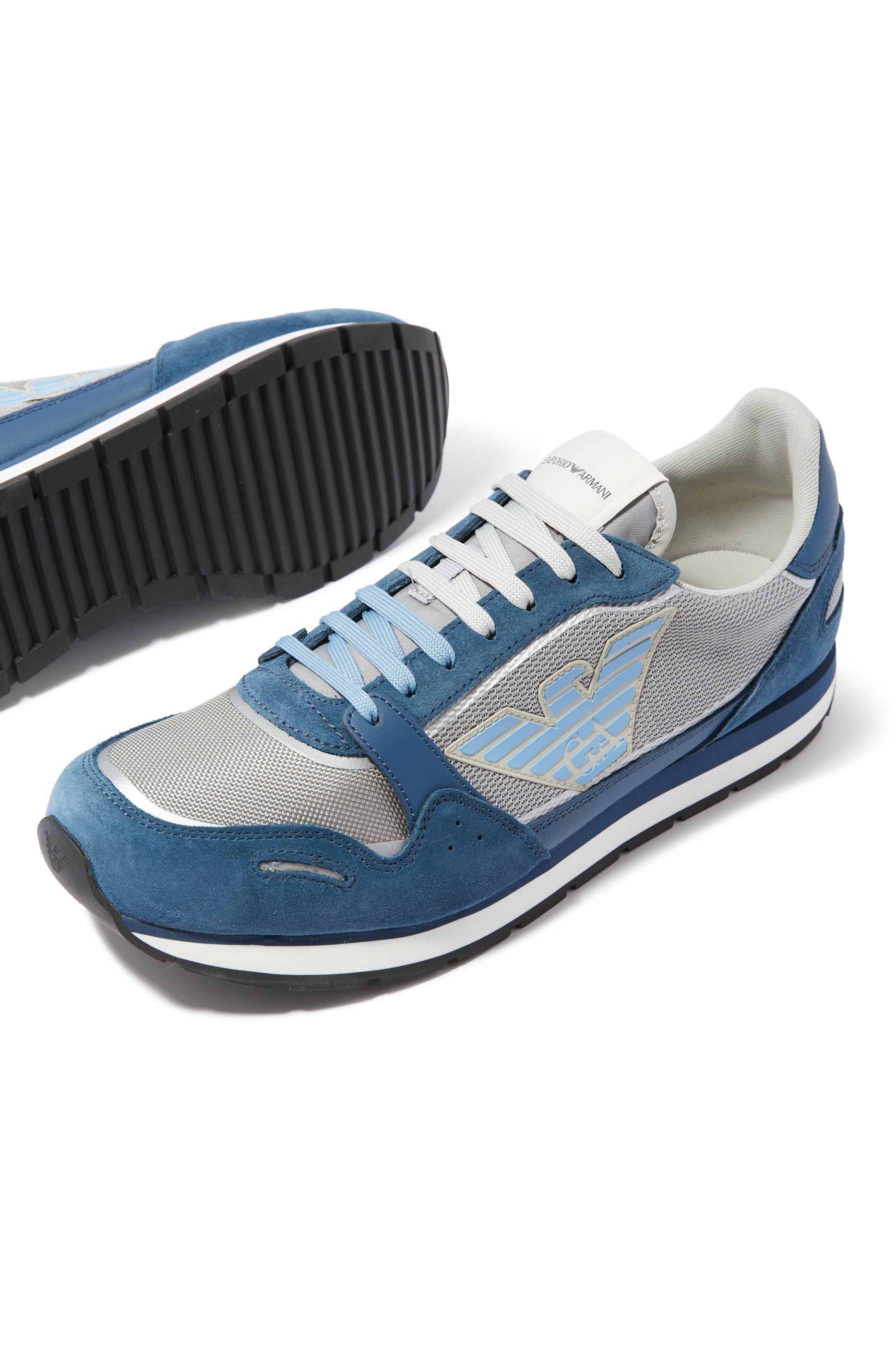 سنيكرز بأربطة