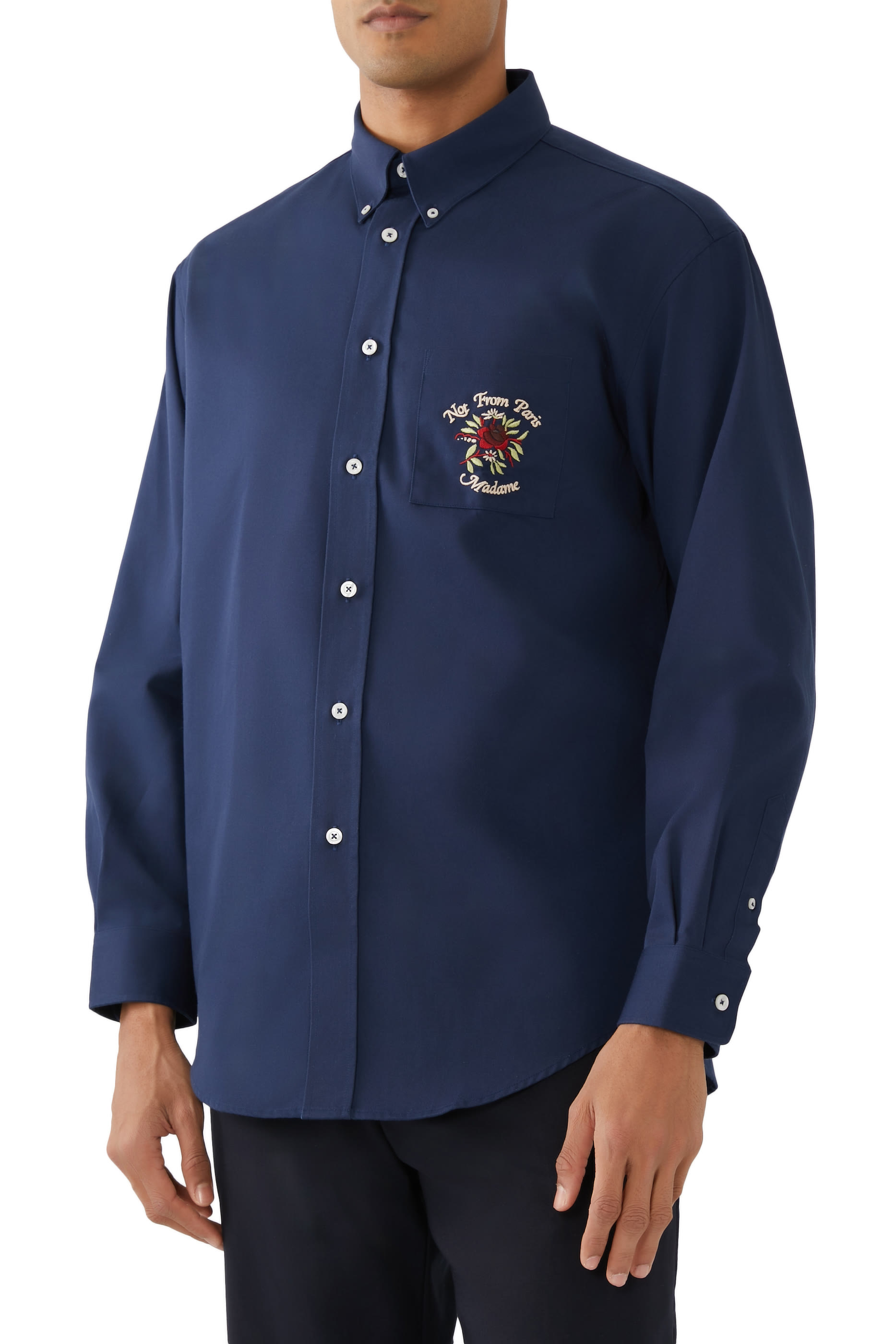 قميص بشعار الماركة