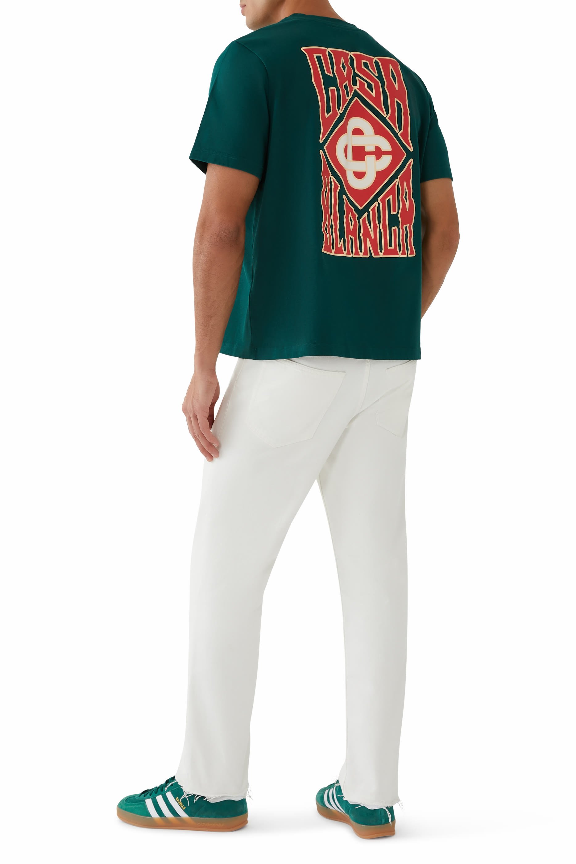 تيشيرت بأكمام قصيرة وشعار الماركة