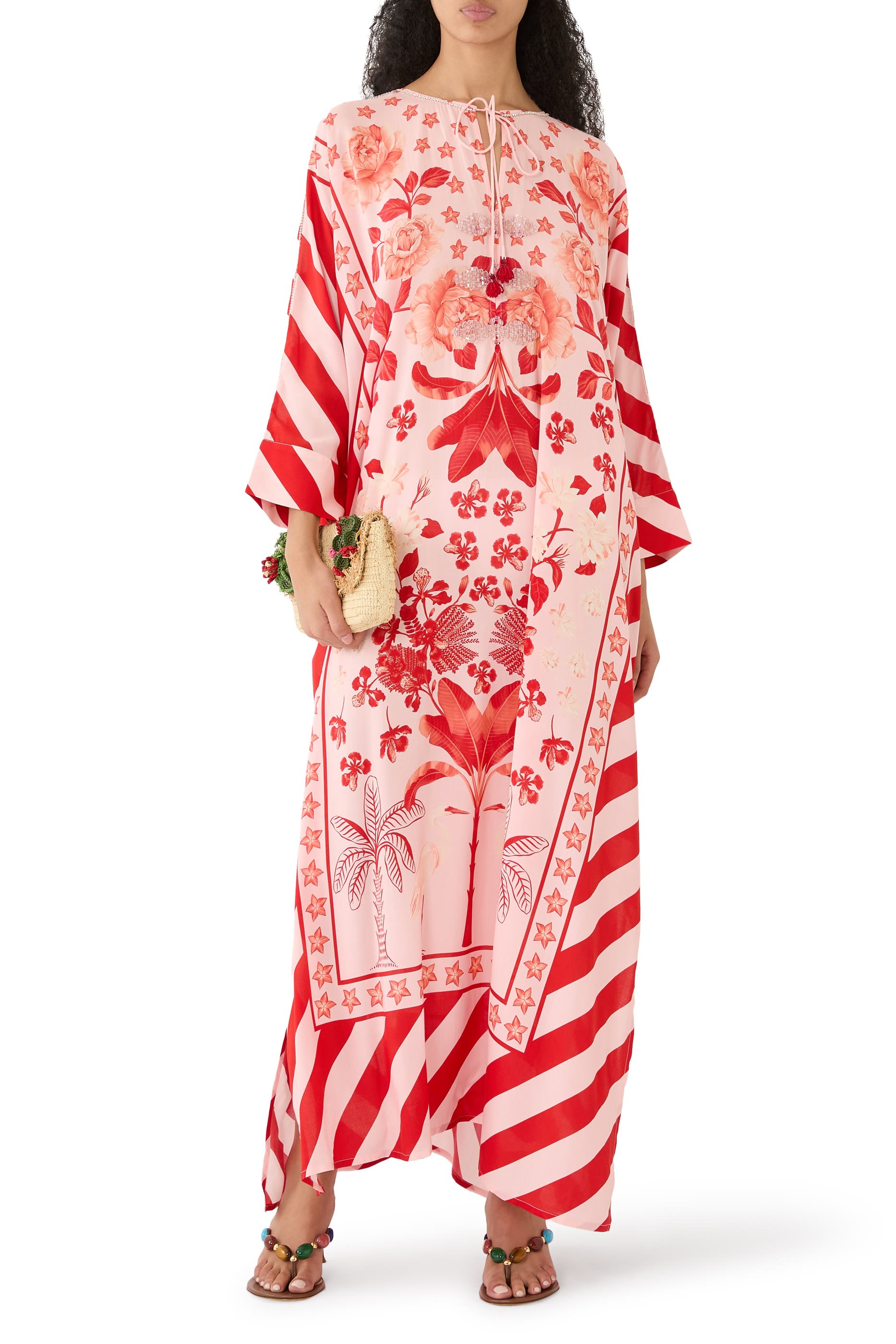 قفطان بأكمام بتصميم جناح الخفاش وخرز