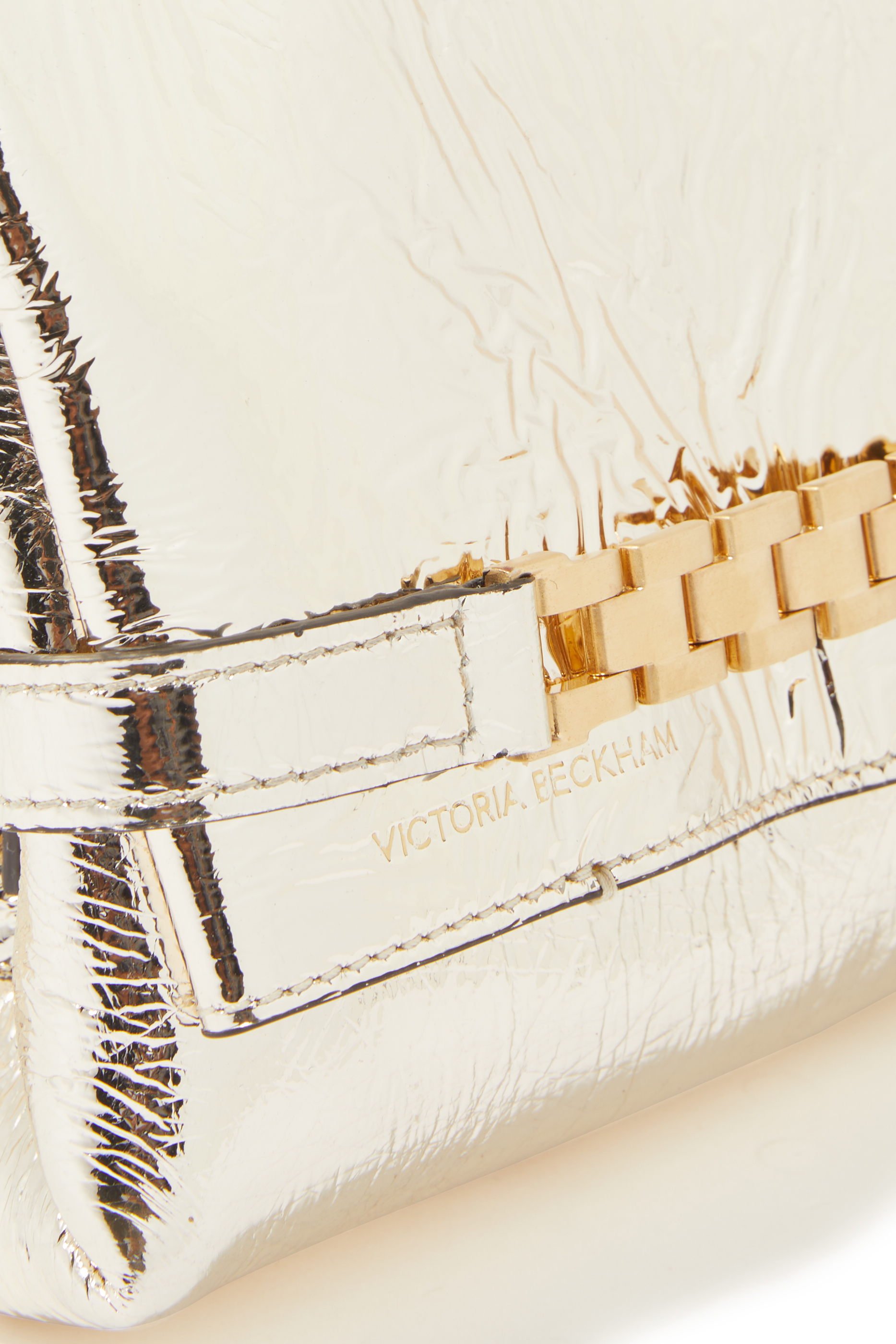 حقيبة صغيرة بسلسلة وحمالة