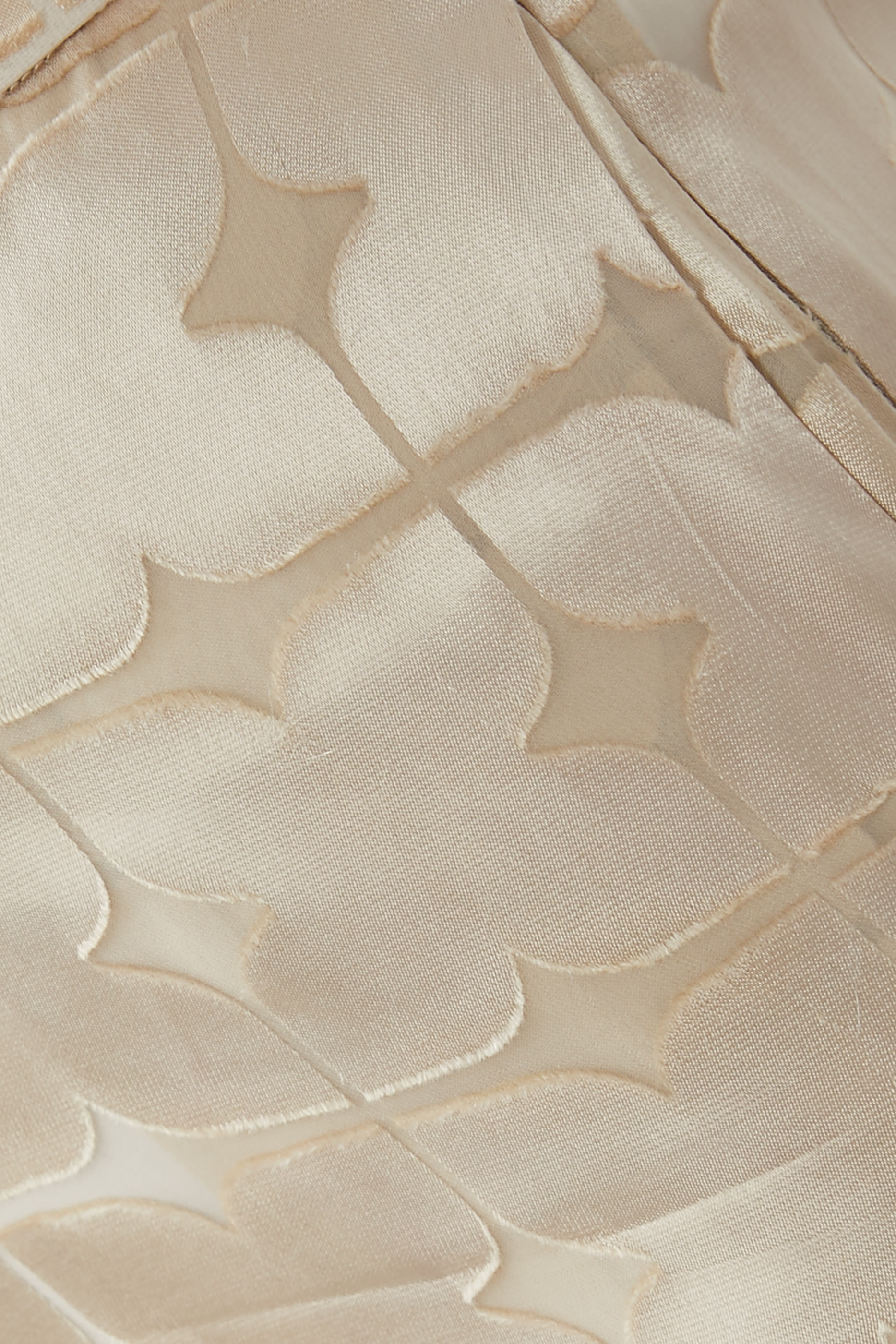 بنطال بقصة فضفاضة