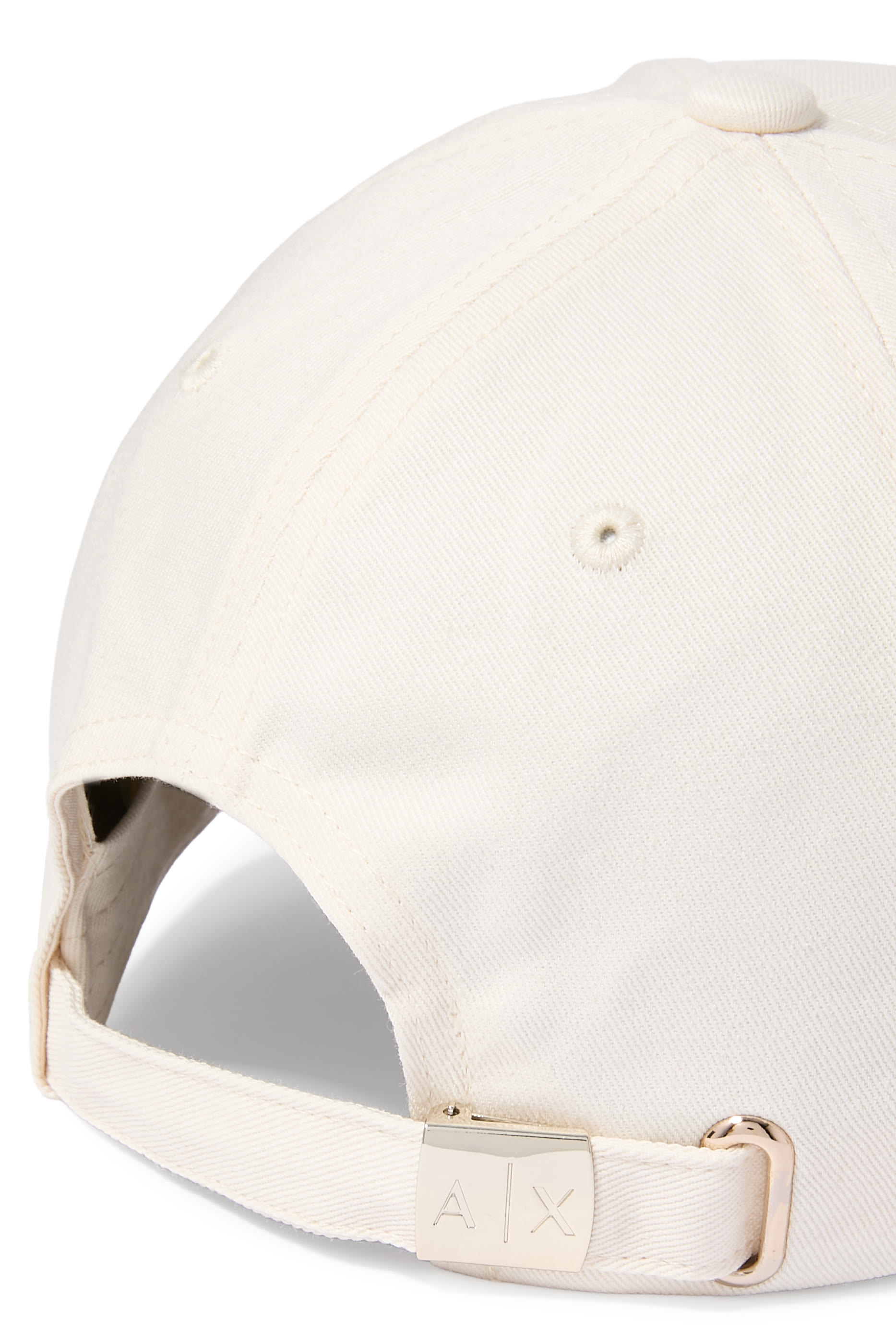 كاب مزين بشعار الماركة