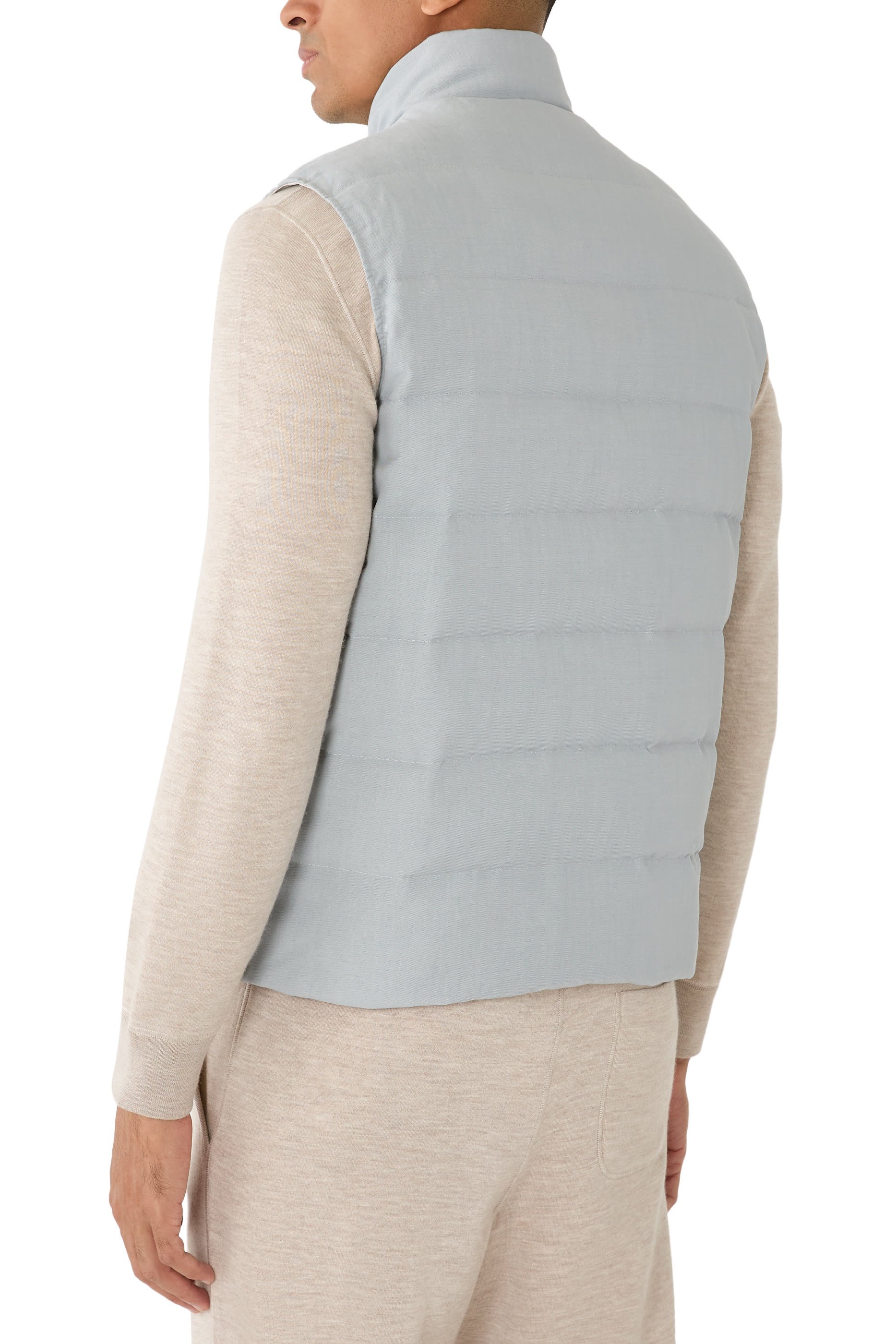 فيست بياقة عالية وتصميم بوجهين