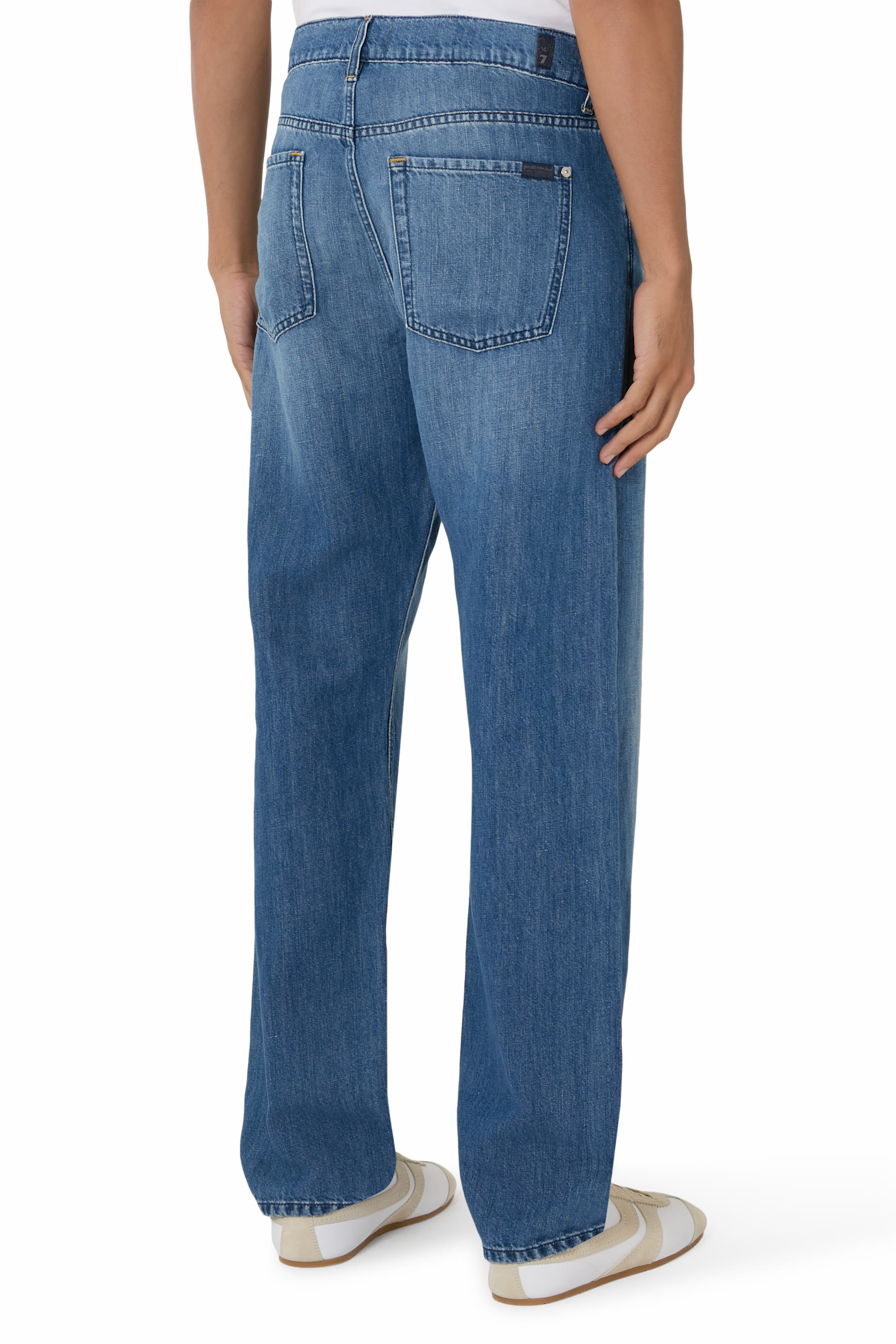 بنطال مودرن بقصة ساق مستقيمة