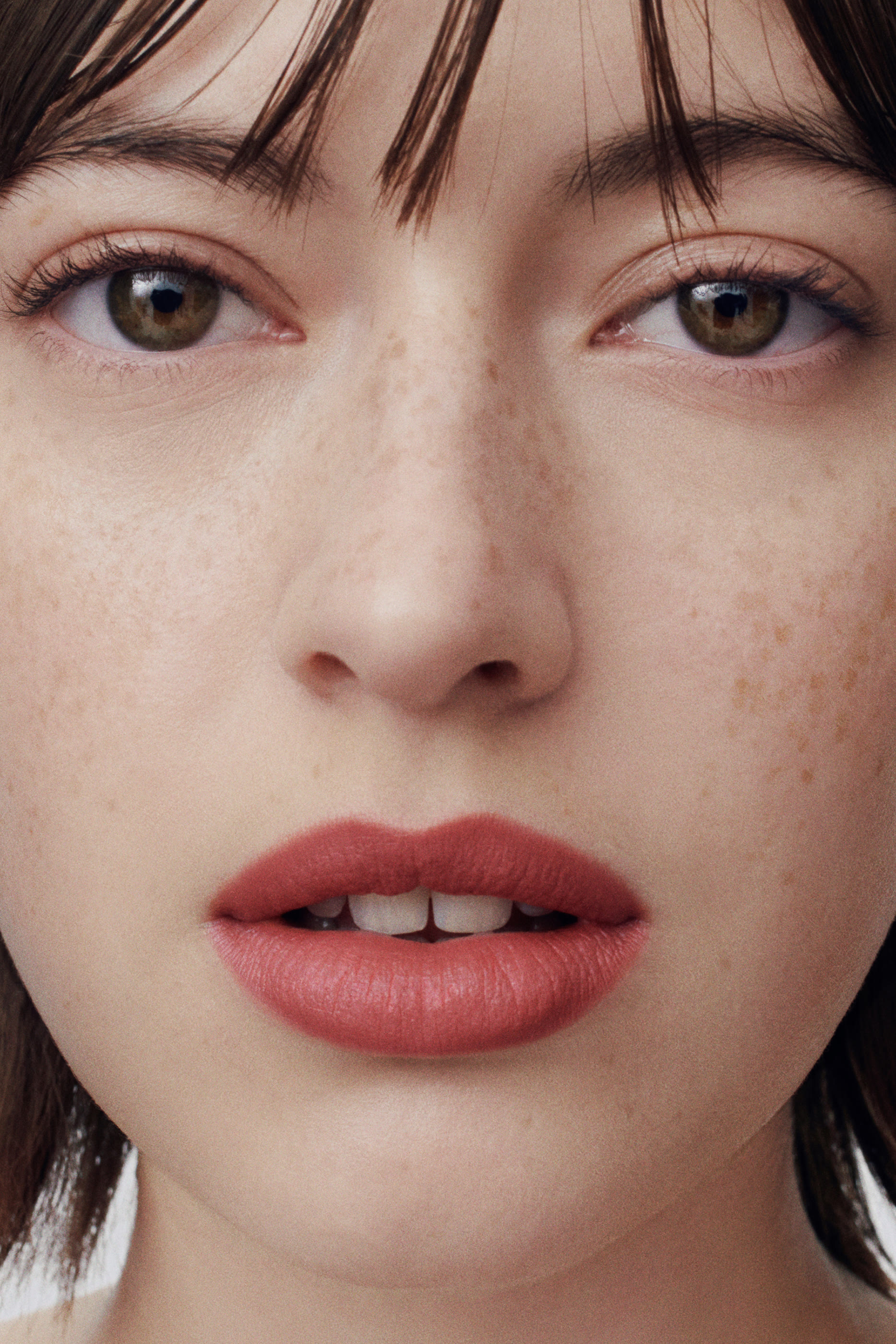 أحمر شفاه غير لامع