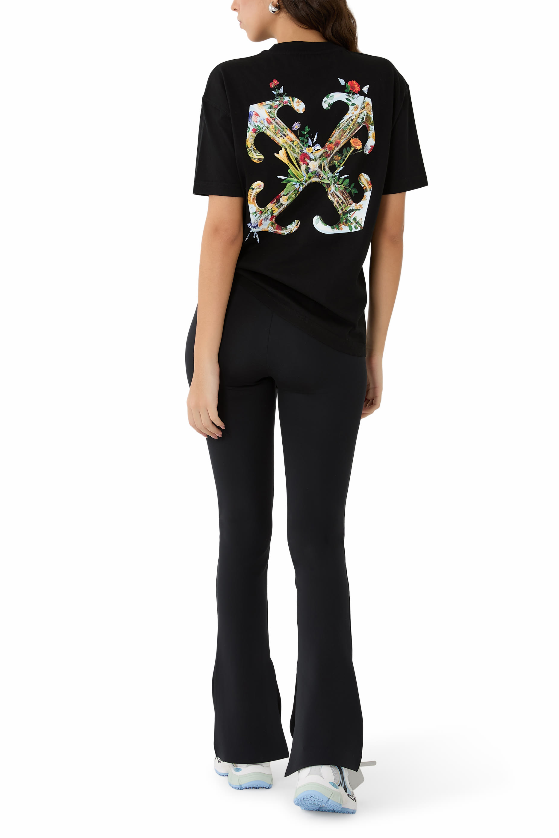 تيشيرت بقصة عادية مزين بشعار الماركة