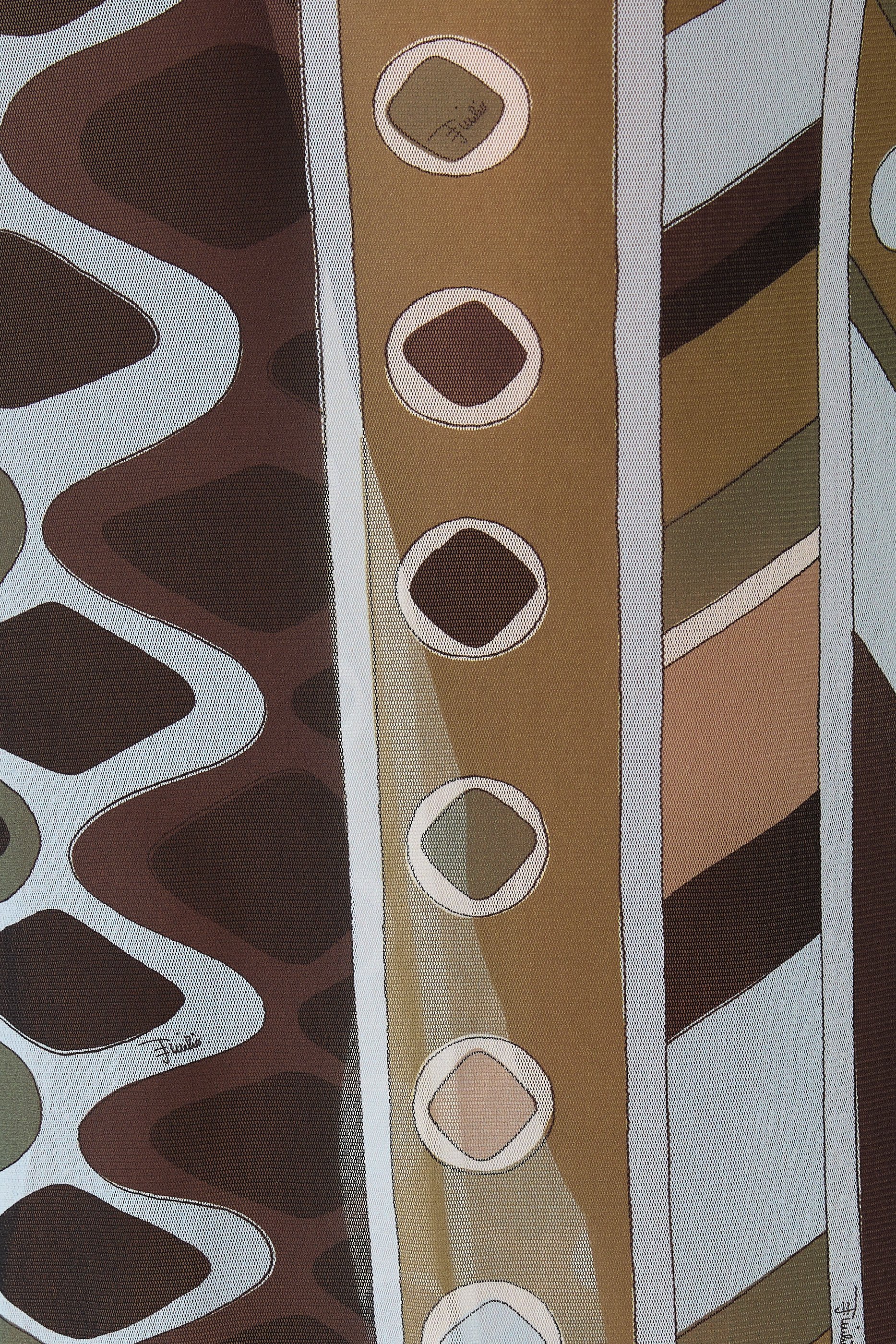 تنورة تول طويلة بنقشة فيفارا