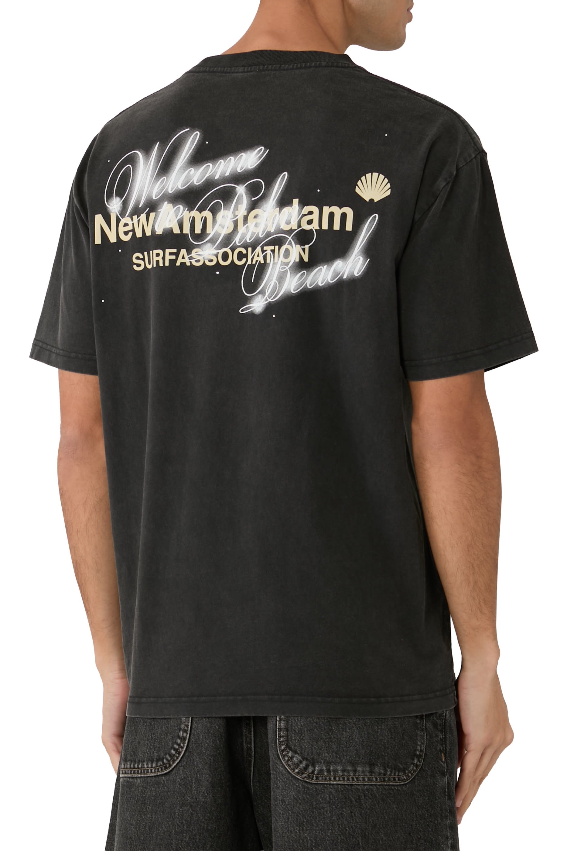 تيشيرت بطبعة ويلكام تو بالم بيتش