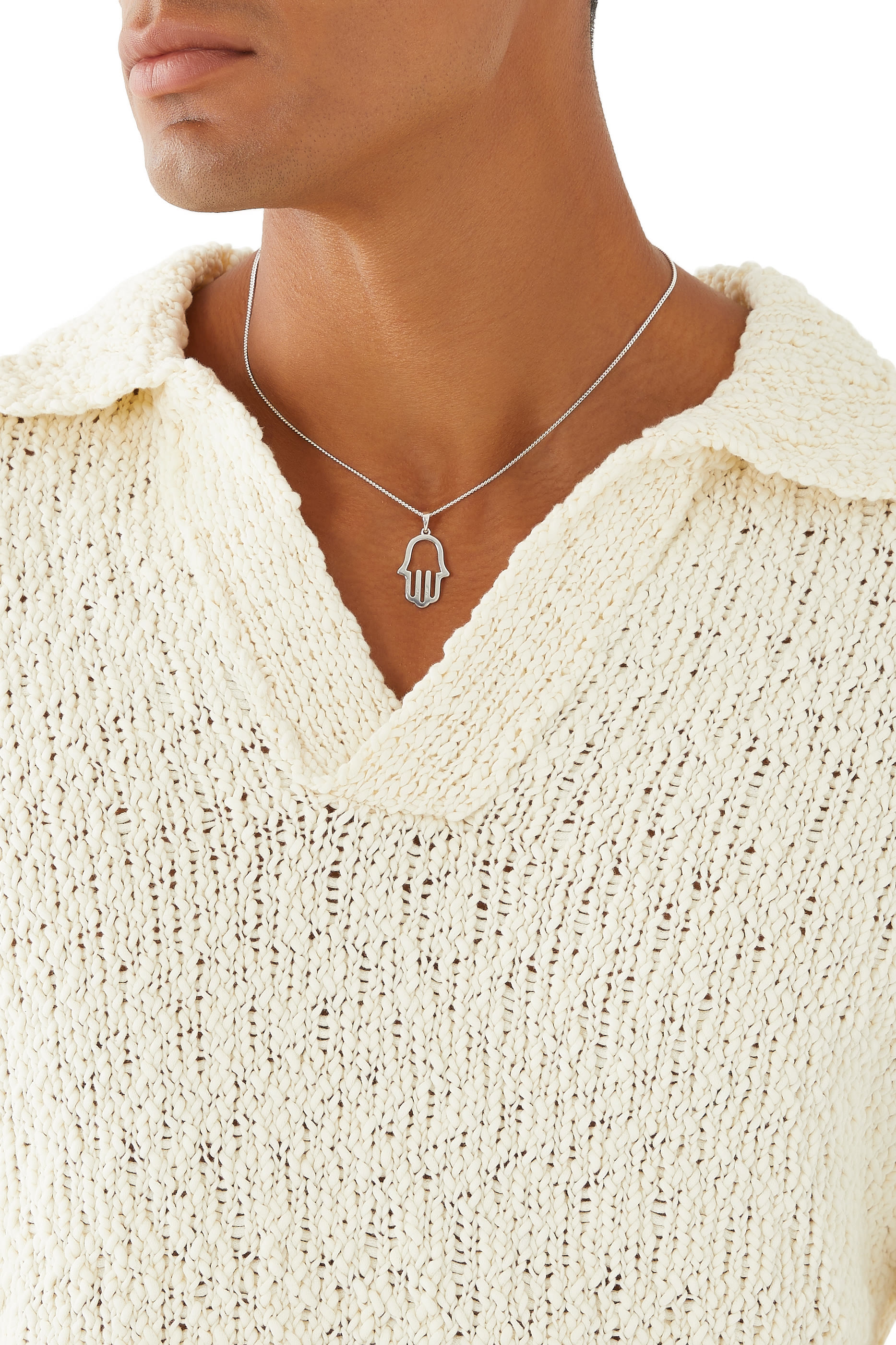 قلادة همسة بتصميم يد