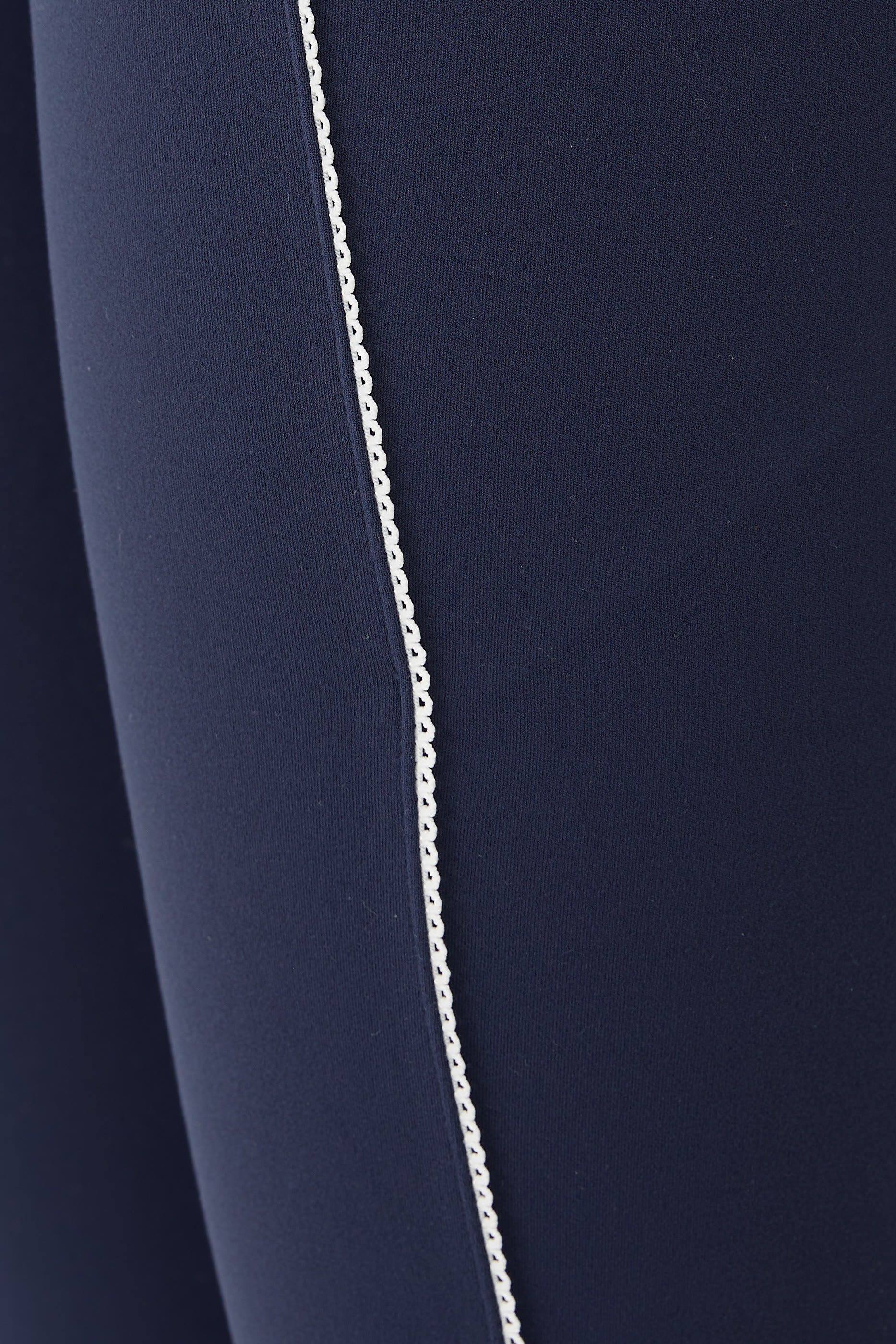 بنطال قماش ناعم ناحت بحافة واسعة وغرزة البيكو دانتيل