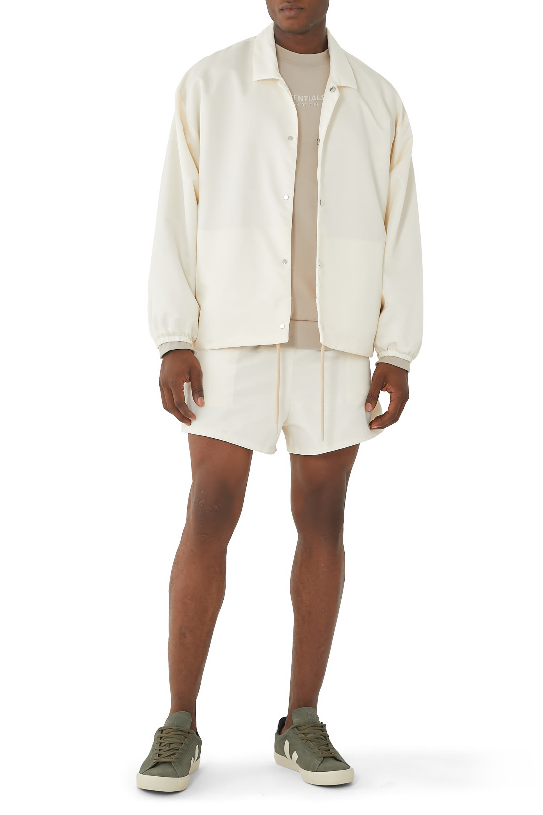 سويت شيرت بياقة ضيقة بشعار اسنشالز