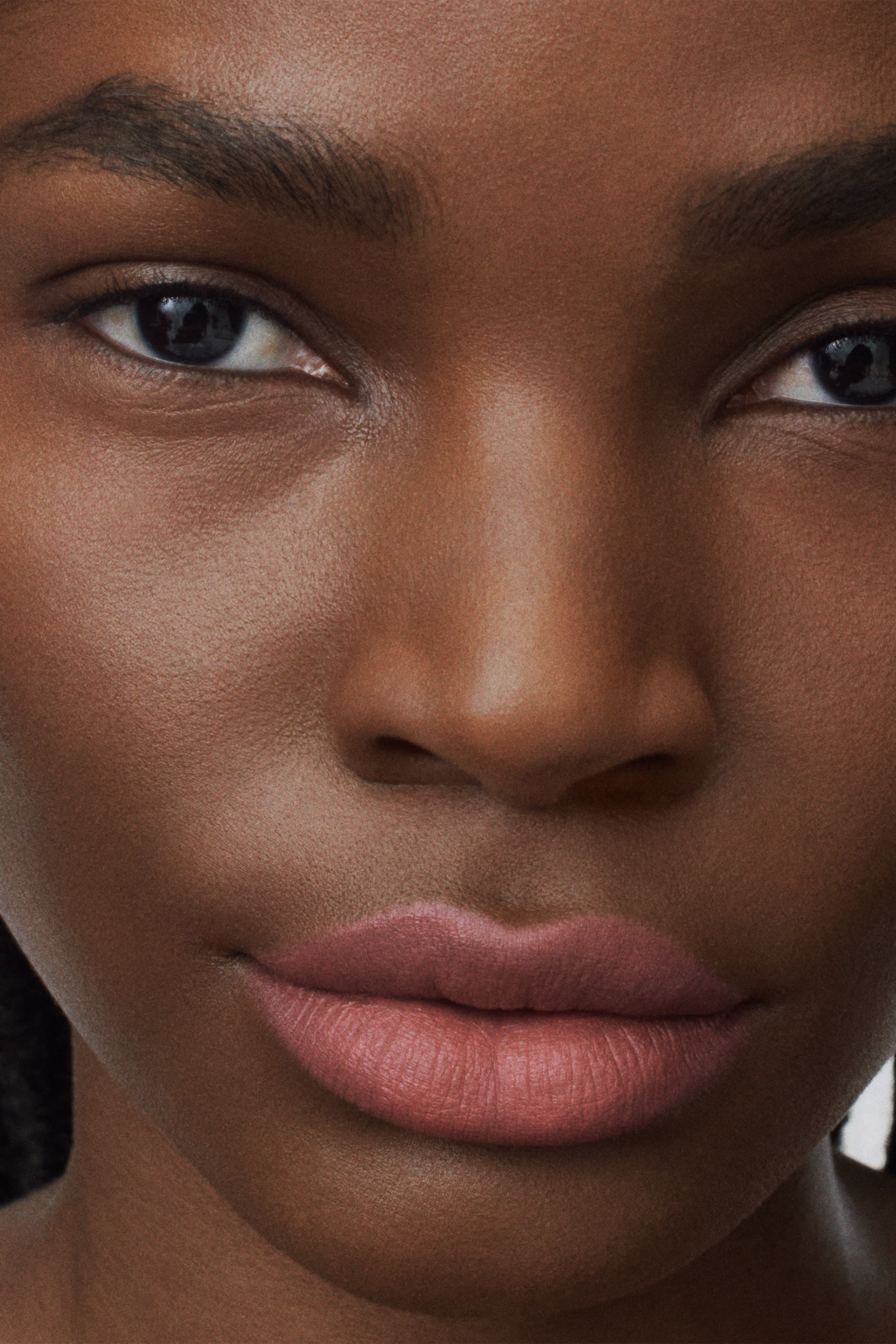 أحمر شفاه غير لامع