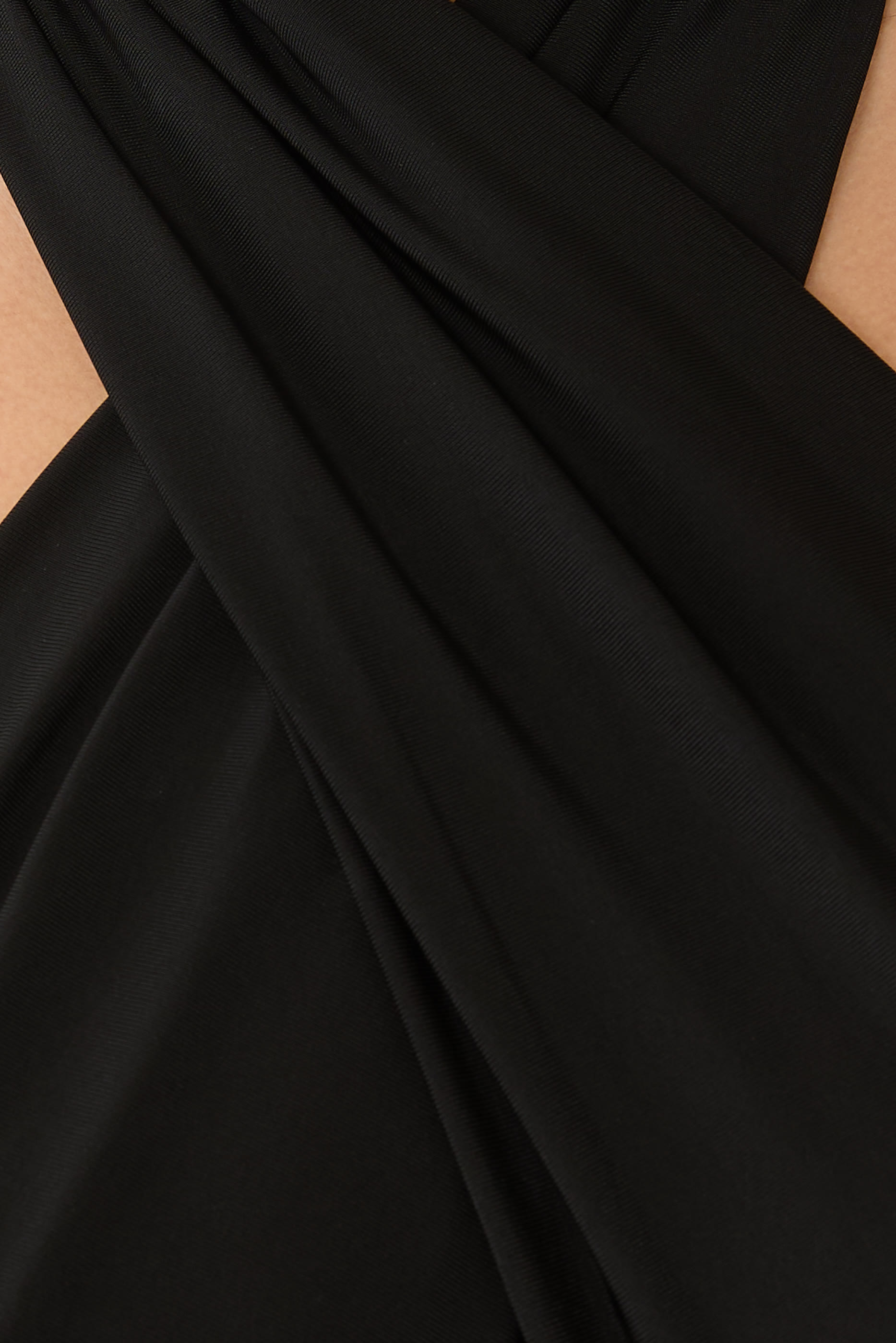 بودي سوت أتلي برباط حول الرقبة