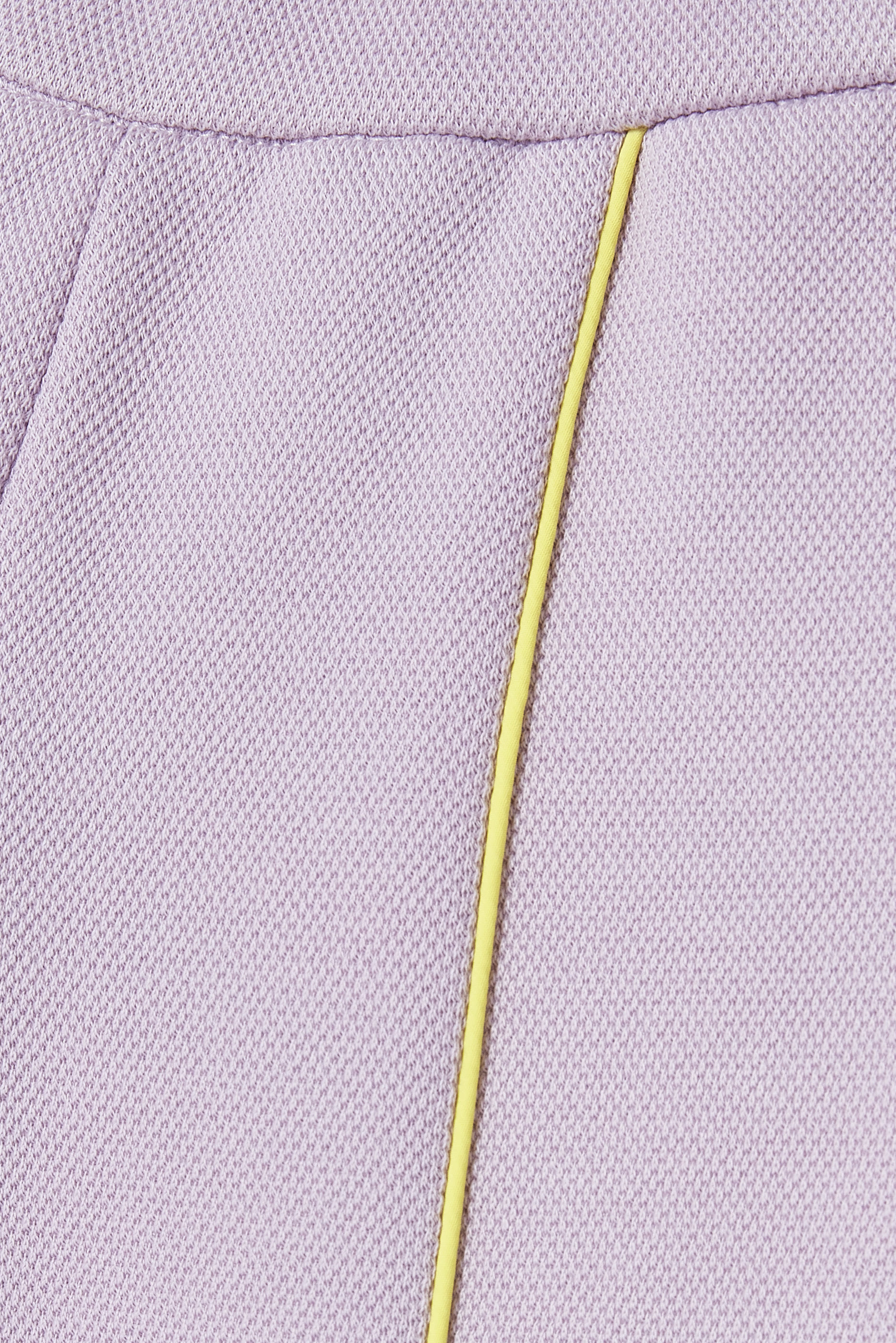 بنطال بشعار النسر وتفاصيل بارزة للأطفال