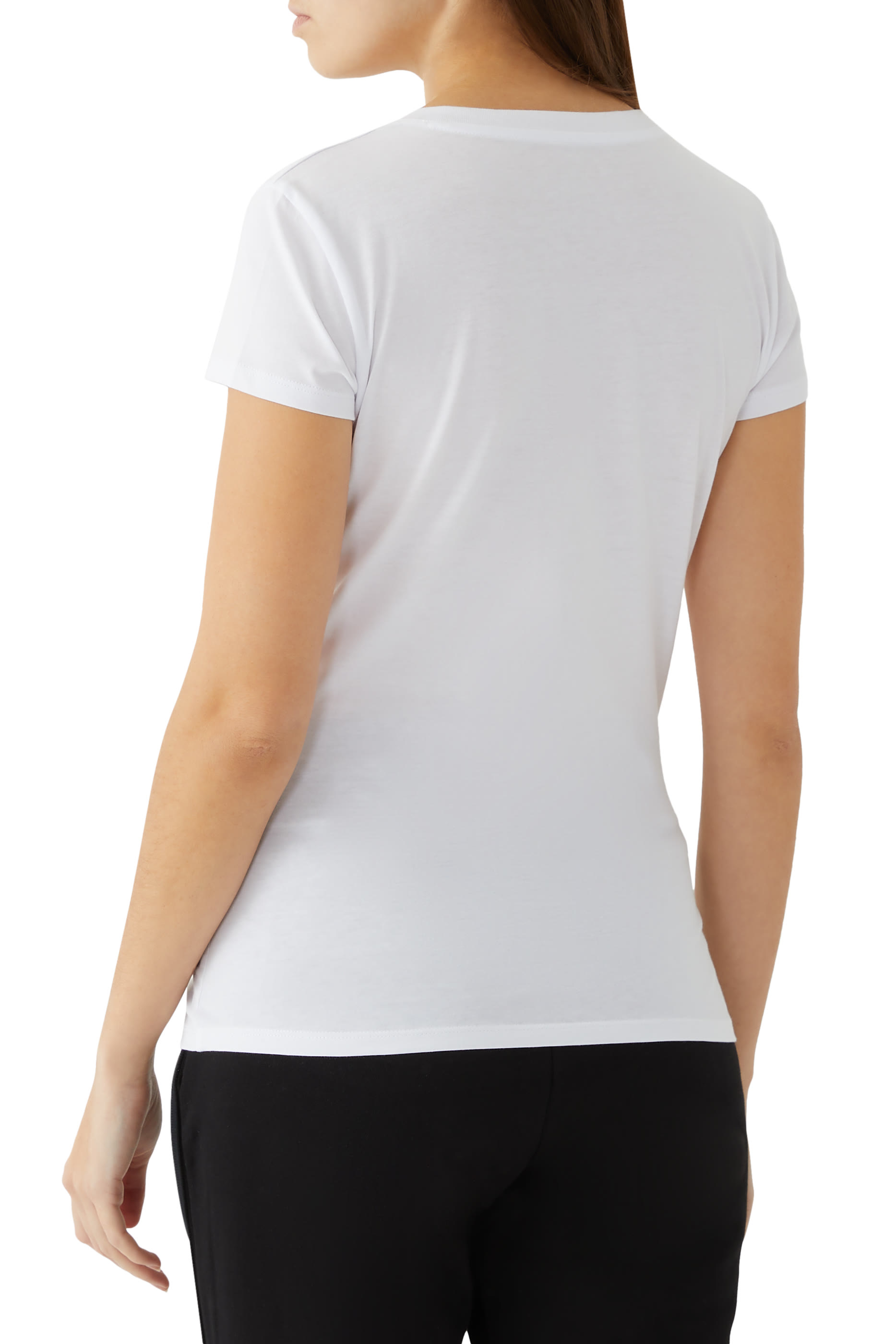 تيشيرت بياقة على شكل حرف V